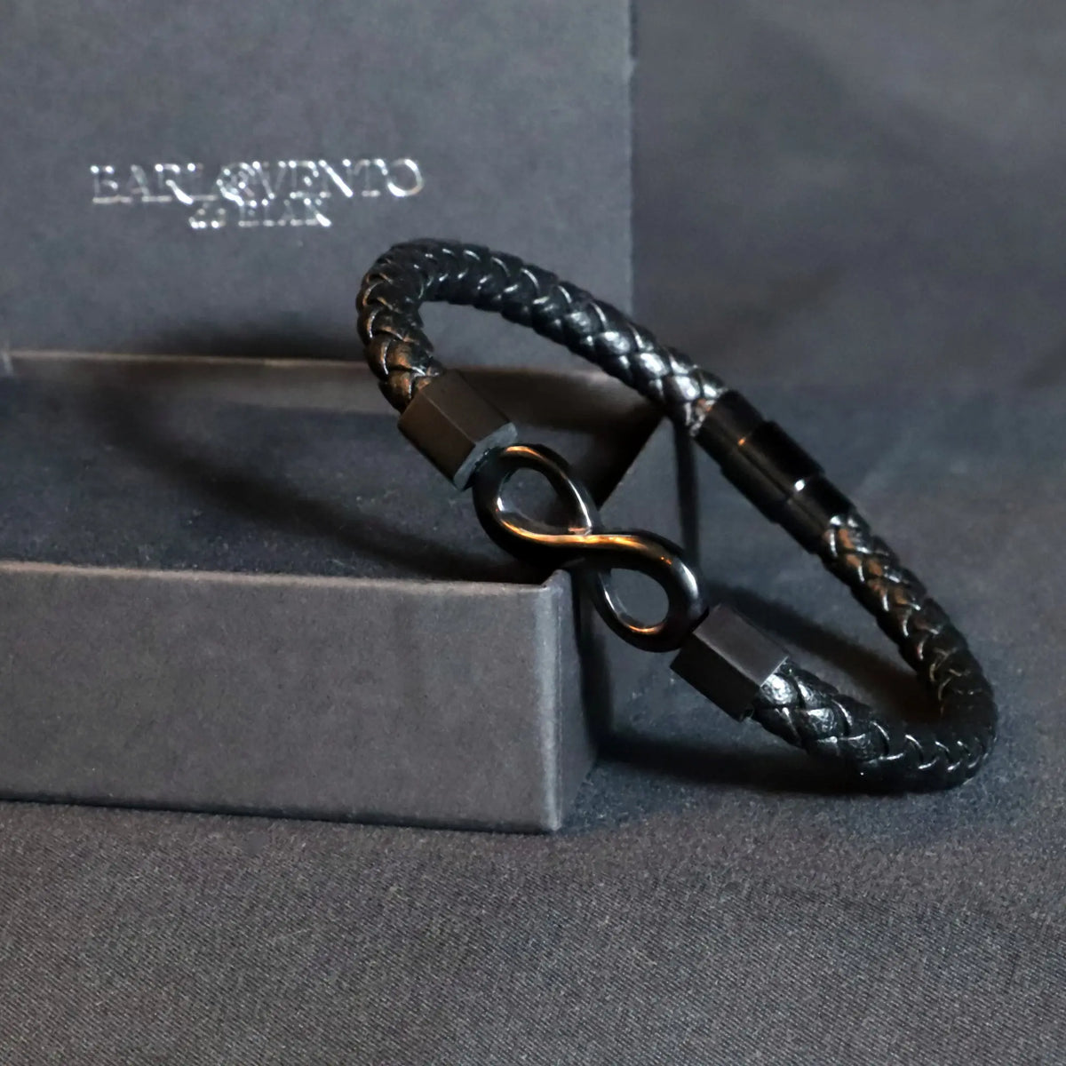 Pulsera Draco · Cuerda de cuero de vaca infinito