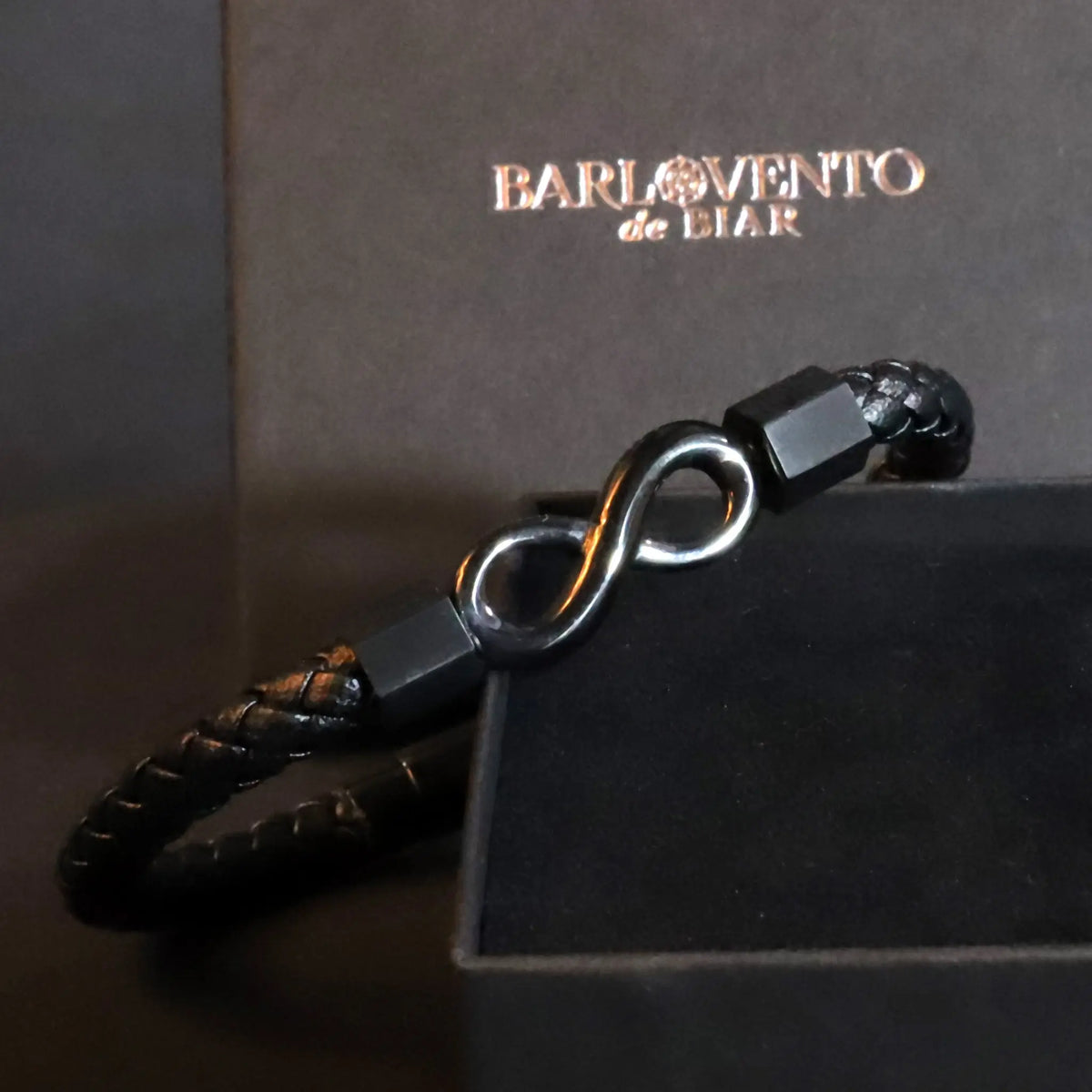 Pulsera Draco · Cuerda de cuero de vaca infinito