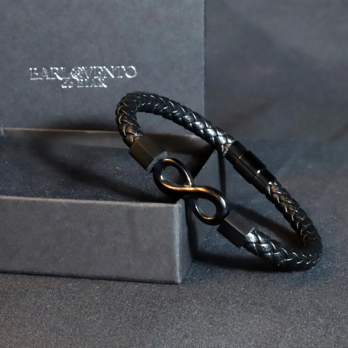 Pulsera Draco · Cuerda de cuero de vaca infinito