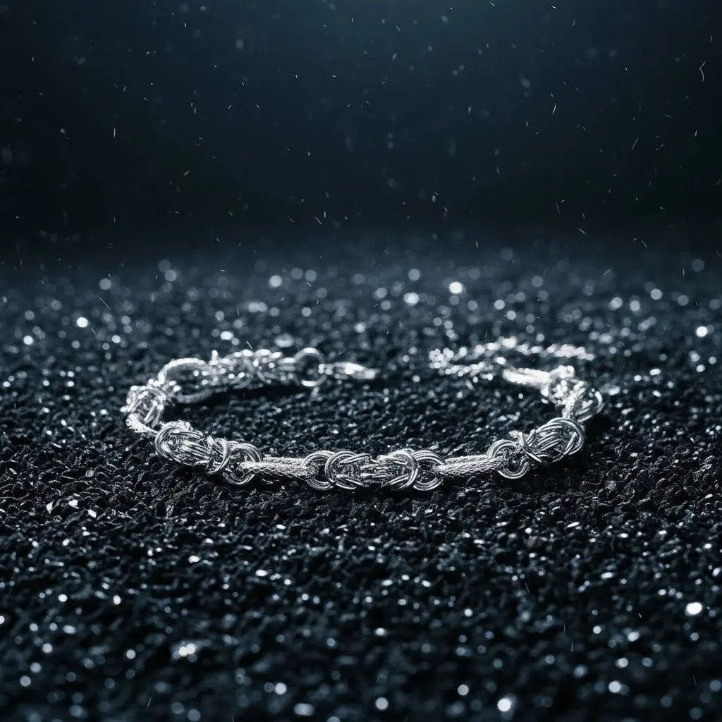 Pulsera Ofiuco · Pulsera de titanio expandible con patrón geométrico