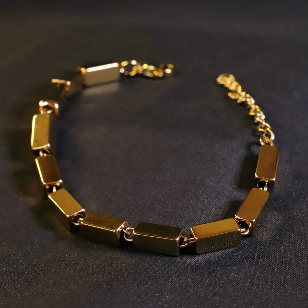 Pulsera Stratos · Pulsera de eslabones geométricos chapado en oro 18k