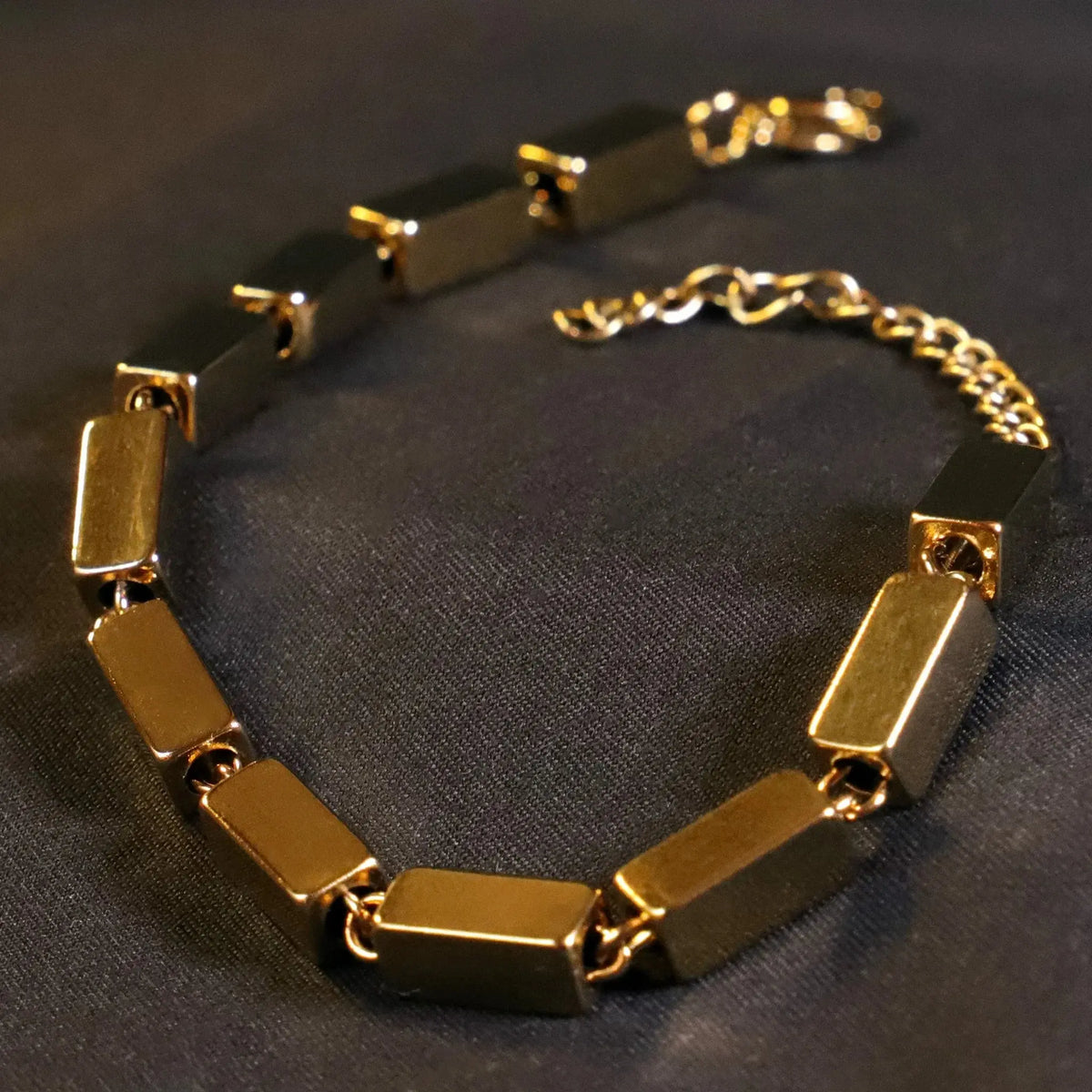 Pulsera Stratos · Pulsera de eslabones geométricos chapado en oro 18k