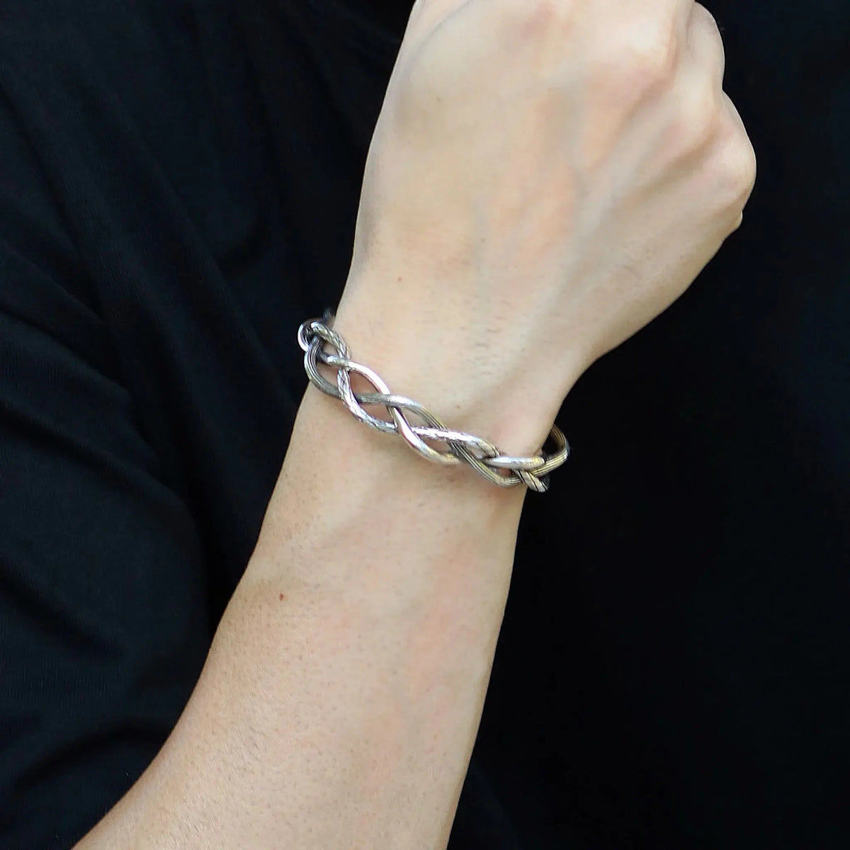Pulsera Trazo · Pulsera rígida trenzada abierta