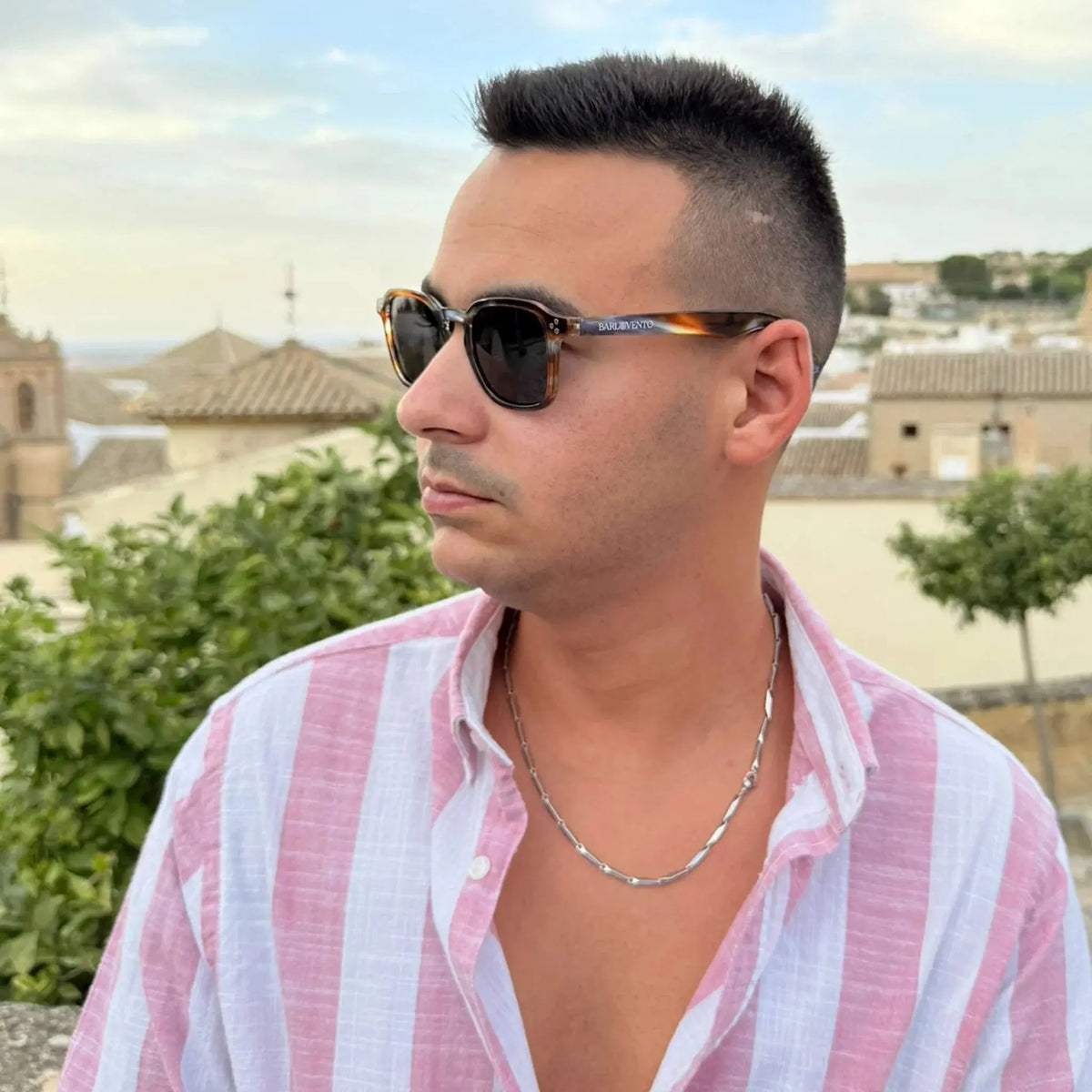 Savinosa · gafas de sol redondas marrones y cristalinas