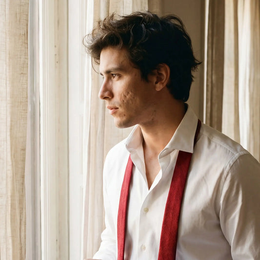 Sechura · corbata roja suave