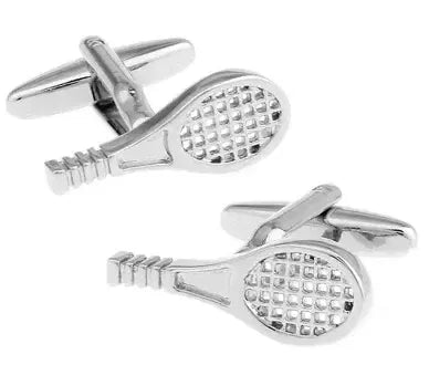 Gemelos de camisa plateados con forma de raqueta de tenis, diseño metálico brillante, elegantes y detallados.
