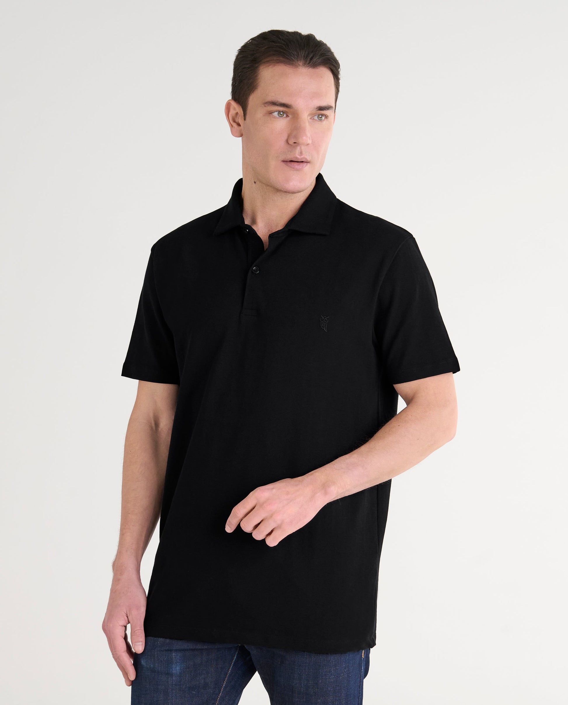 Polo negro de hombre, material de algodón, estilo casual, manga corta, ideal para uso diario.