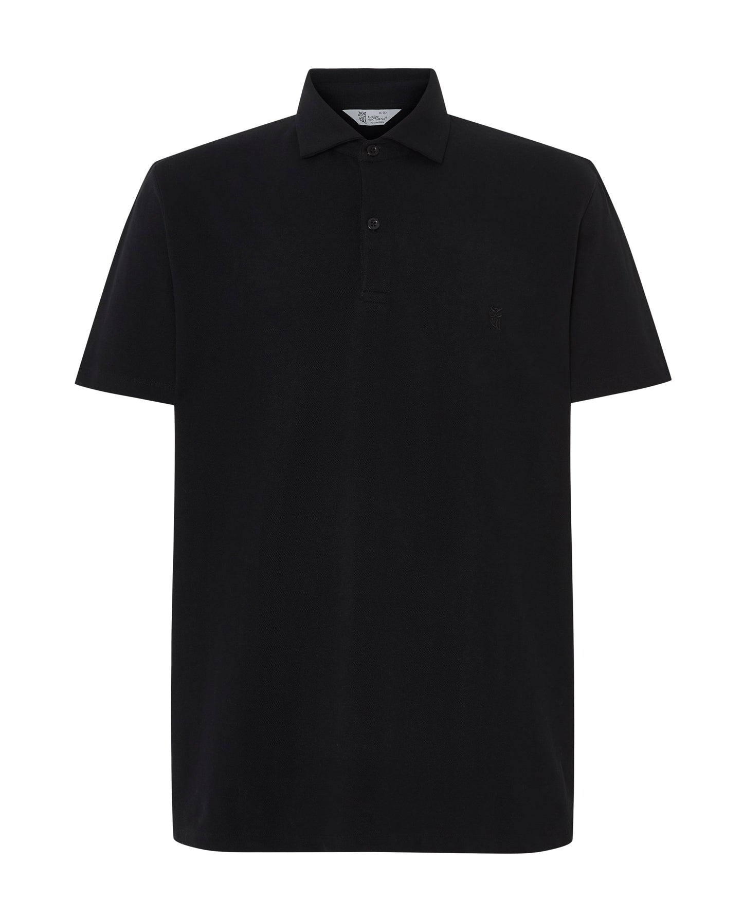 Camiseta polo negra de algodón, estilo clásico con cuello y botones, ideal para ocasiones informales.