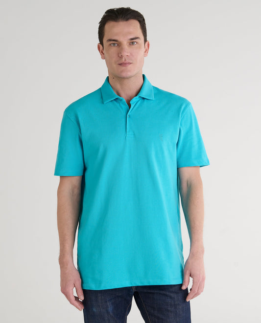 Camiseta polo azul turquesa de algodón, estilo casual, manga corta, ideal para looks frescos y cómodos.