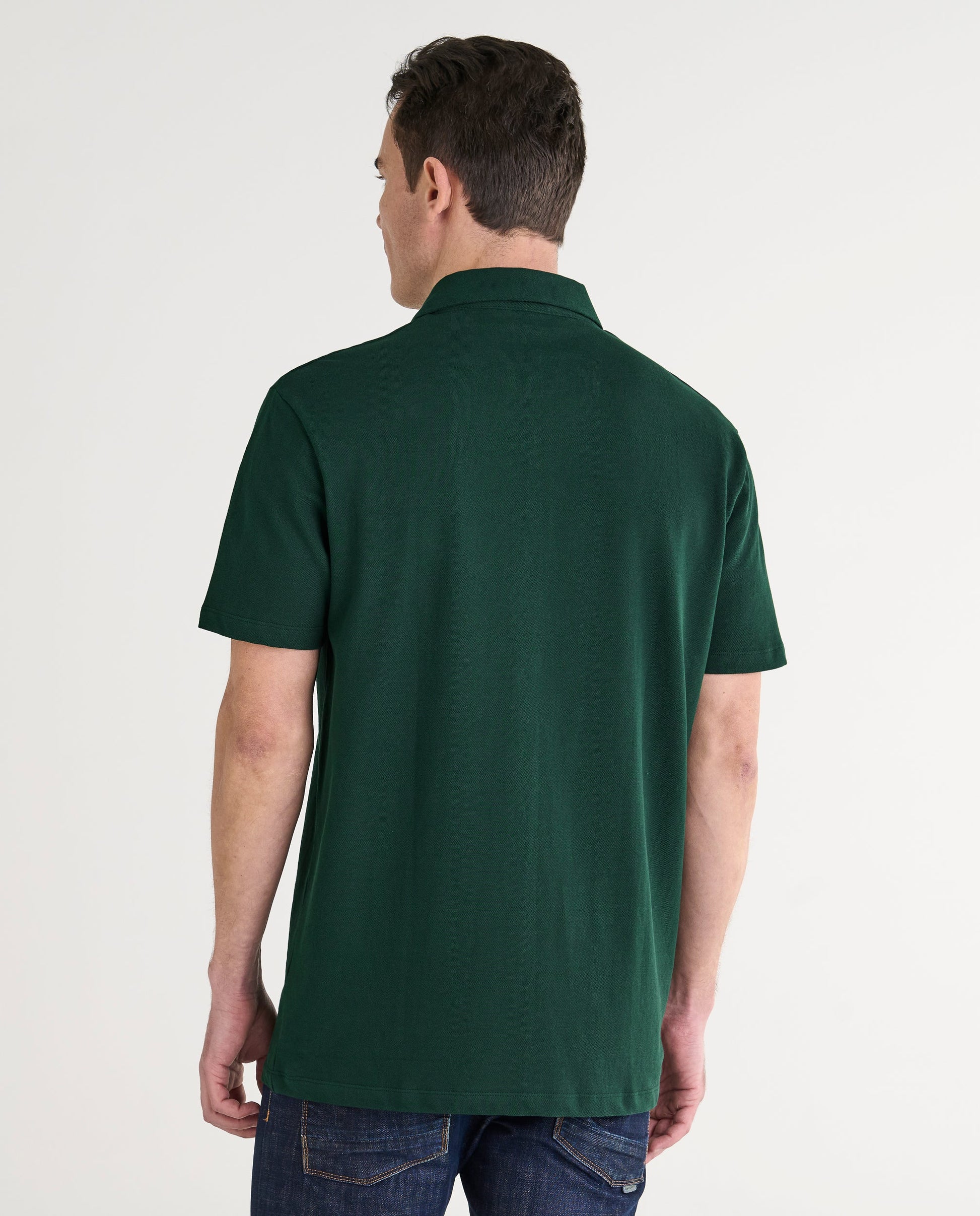 Polo verde de algodón para hombre, estilo clásico, con cuello y mangas cortas, ideal para casual y cómodo.