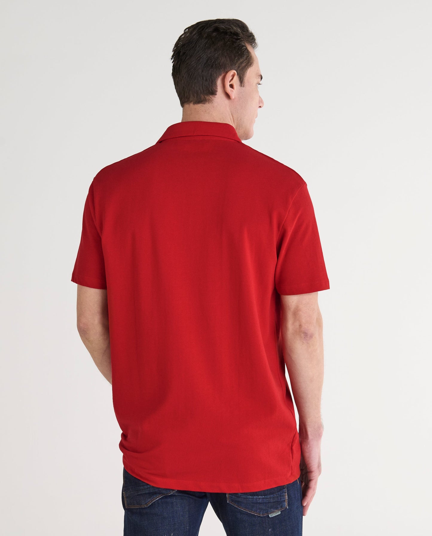 Camisa polo roja de algodón, estilo casual, con corte clásico y mangas cortas. Ideal para looks informales.