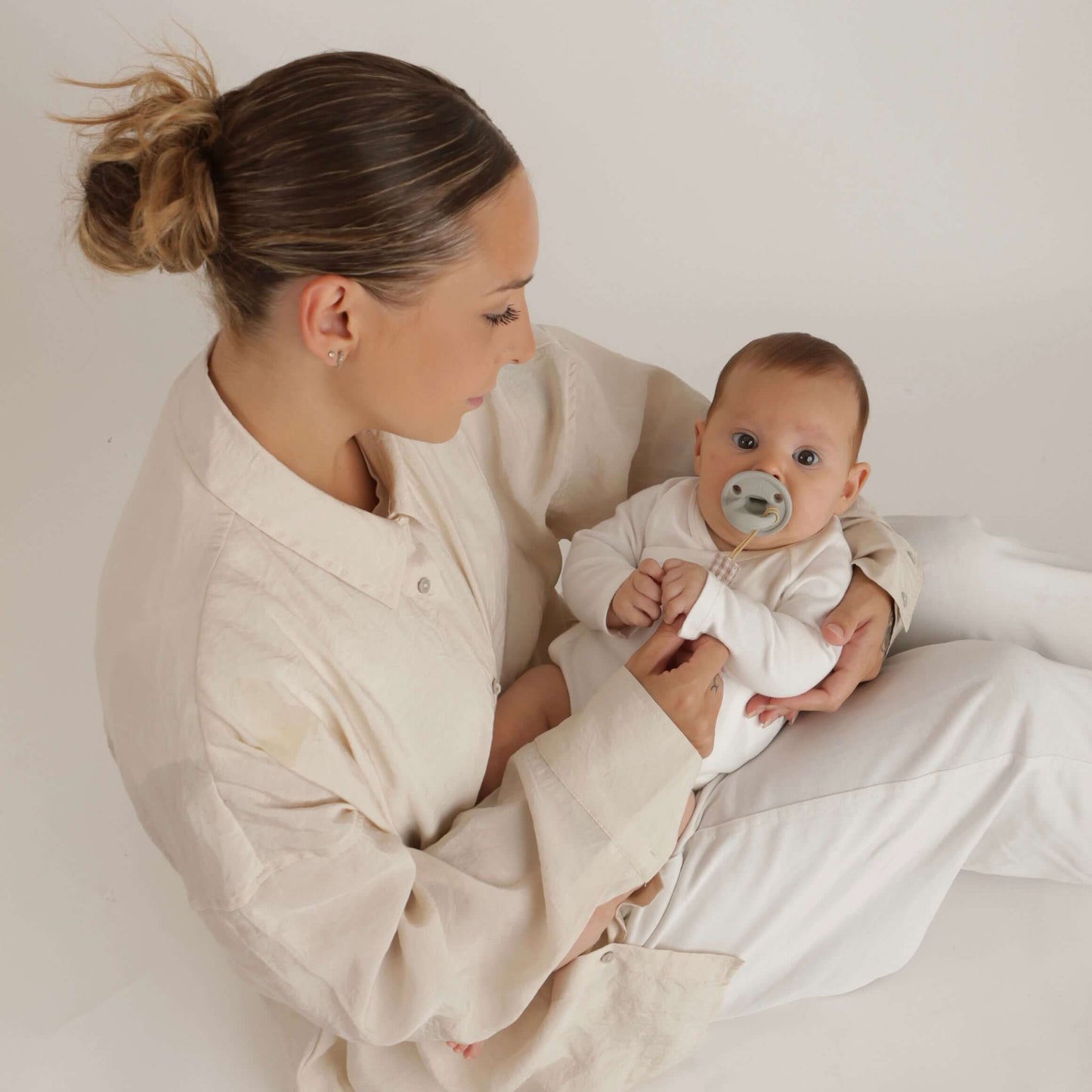 Kit 1 Guardachupete + 2 Chupeteros + 2 Chupetes Gris y Mint  DIAMOND Nenina & Co