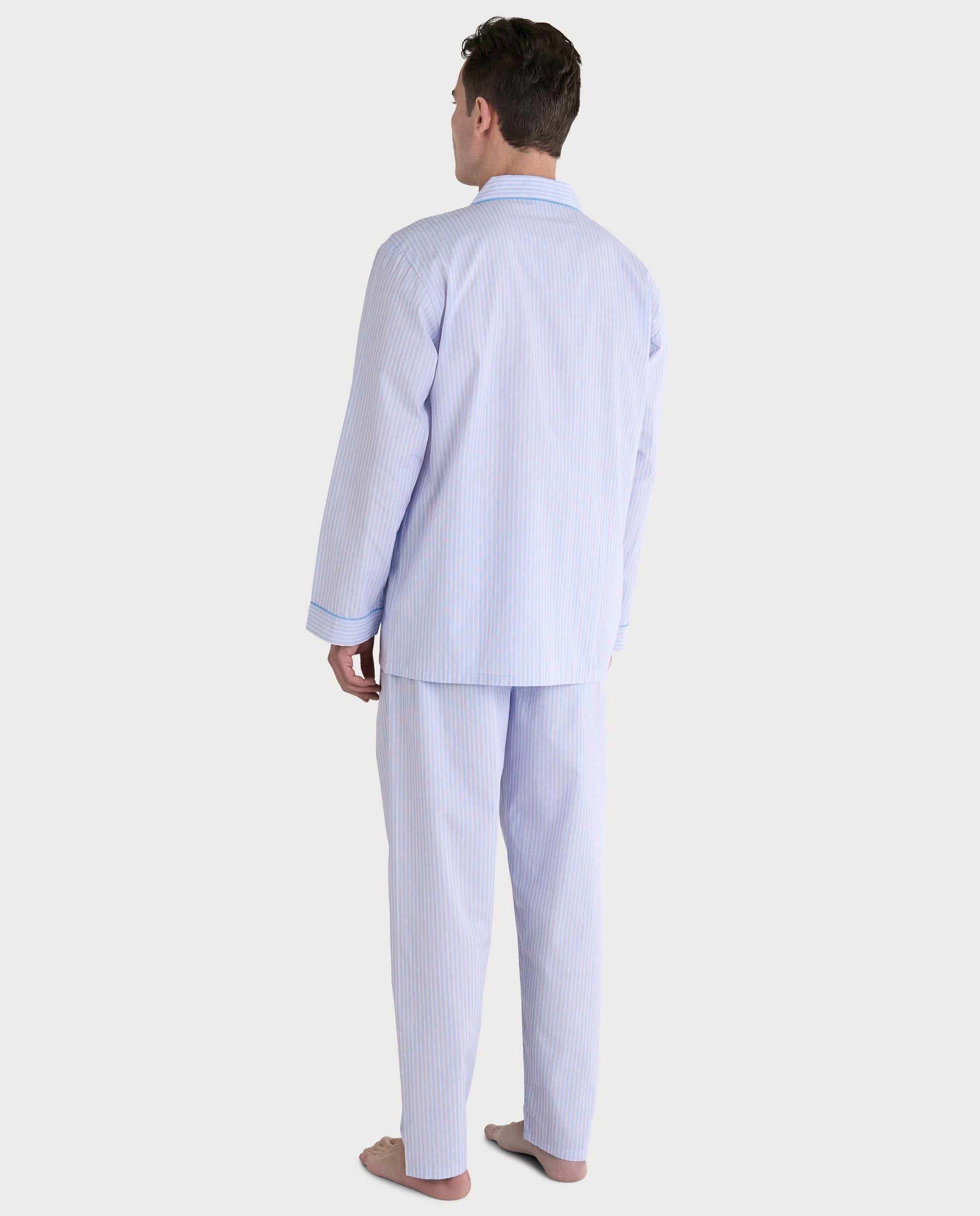 Pijama de algodón azul claro a rayas con pantalones y chaqueta de manga larga para hombre.