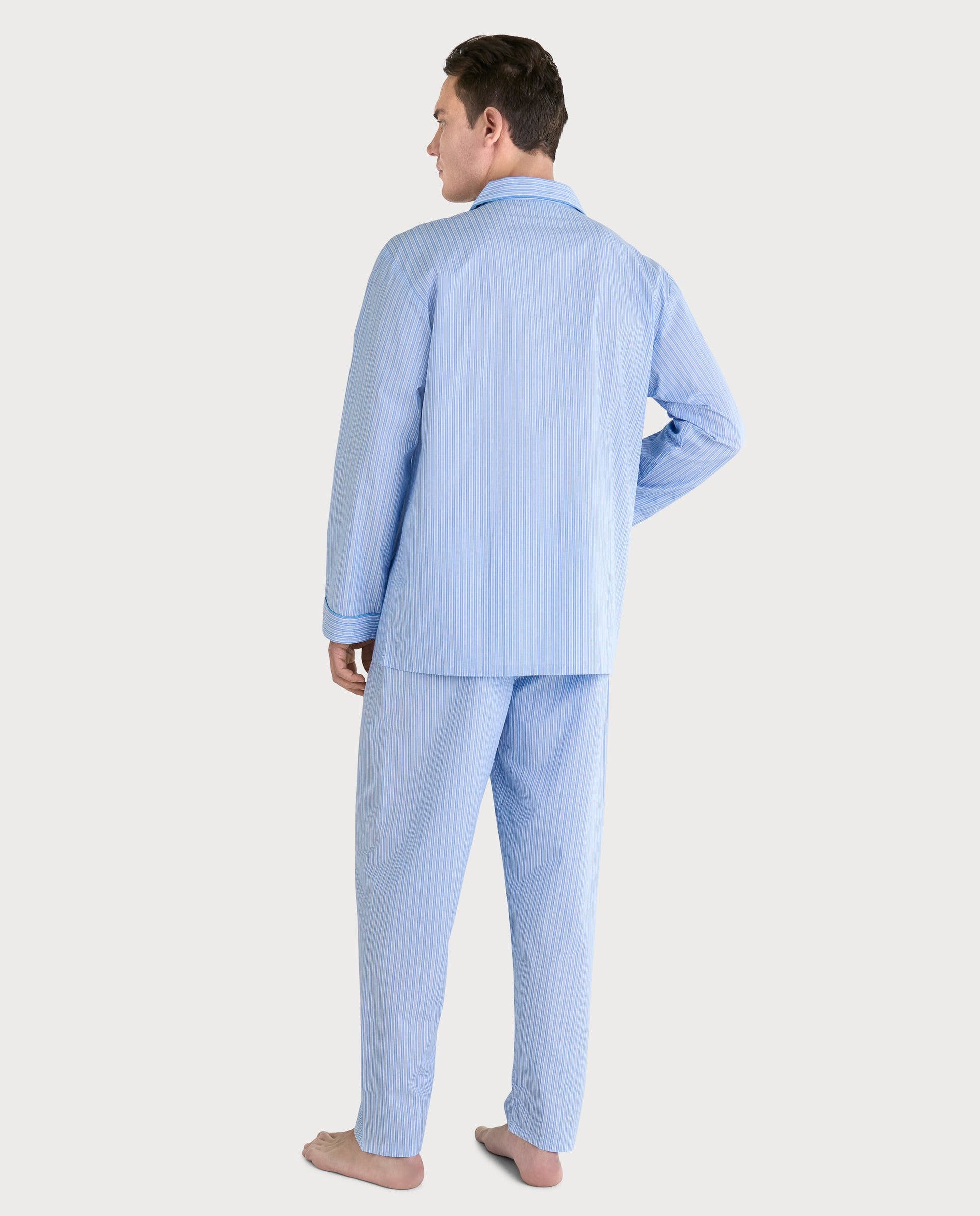 Pijama de hombre de rayas azul claro, 100% algodón, con camisa de botones y pantalón largo, estilo clásico.