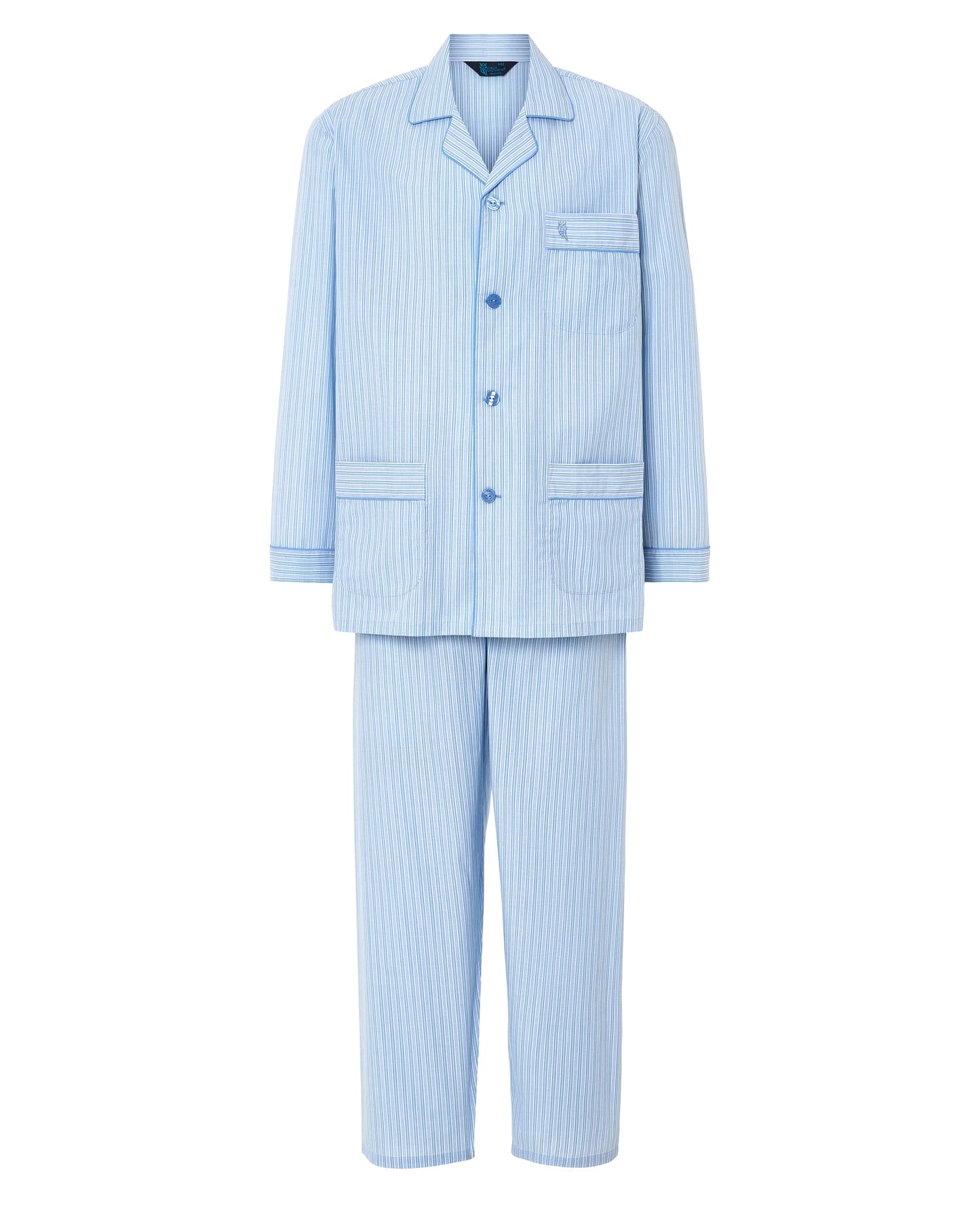 Pijama de rayas azul claro, tejido suave, diseño clásico con chaqueta de botones y pantalones a juego.