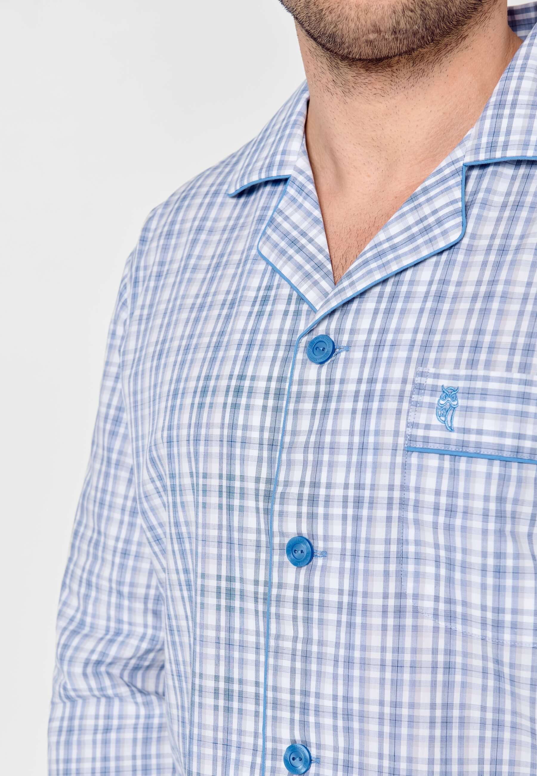 Pijama Hombre Largo Solapa Algodón Popelín Cuadros en tonos azules, con cuello solapa y botones.