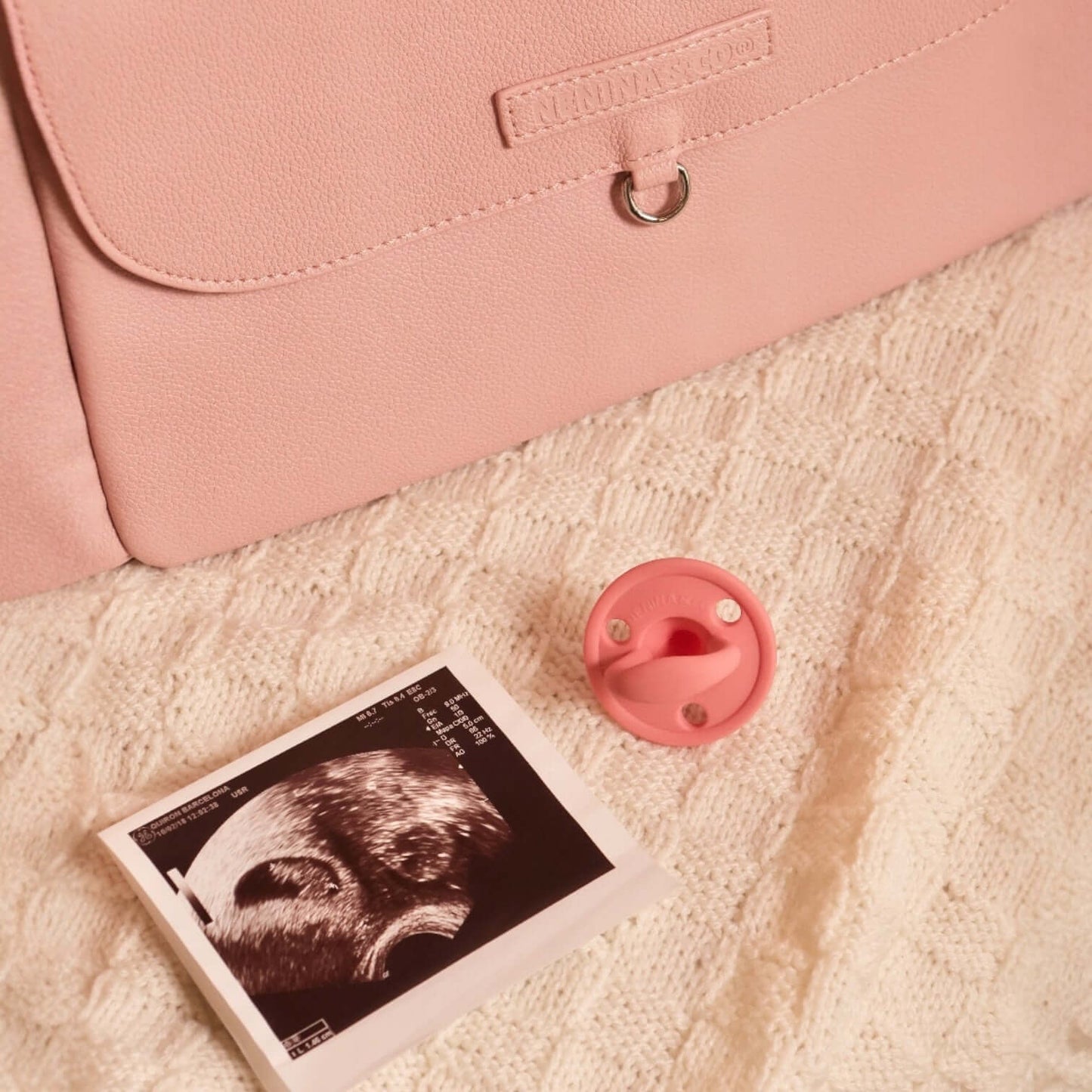 Kit Nenina & Co Rosa pálido + Rosa| 2 Chupetes + 2 Chupeteros + Guardachupete