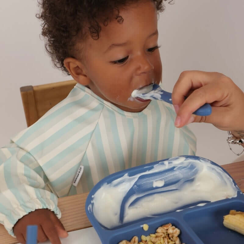 Babero con manga impermeable Vertical Stripes Nenina & Co