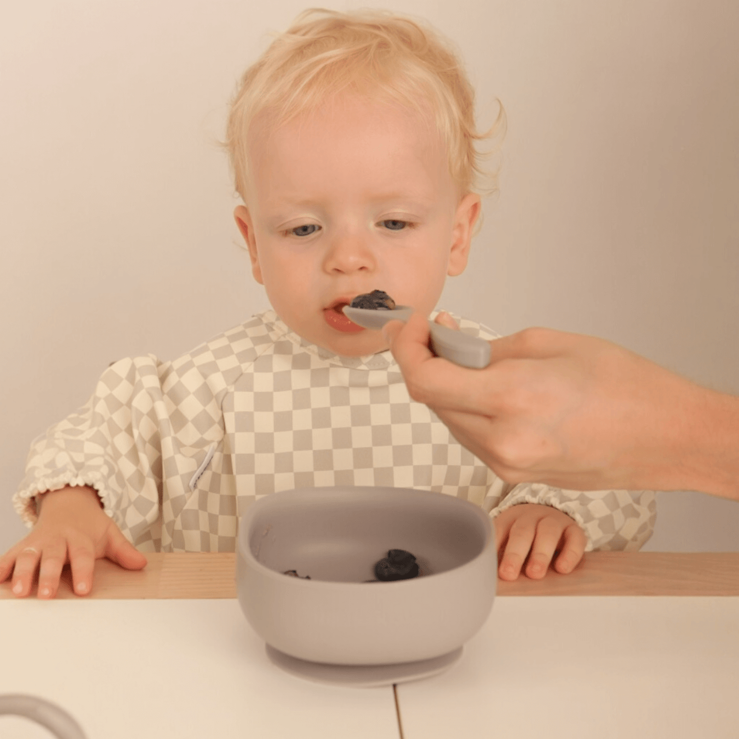 Kit Deluxe Vajilla + Babero BLW Pink 9 Piezas de Silicona orgánica con ventosas Nenina & Co