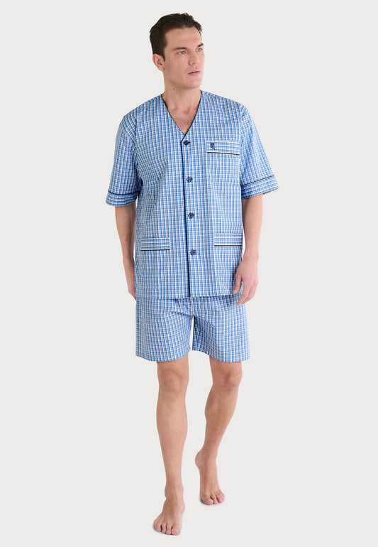 Pijama de hombre de cuadros en azul, algodón ligero, con pantalones cortos y camiseta de botones. Ideal para dormir.