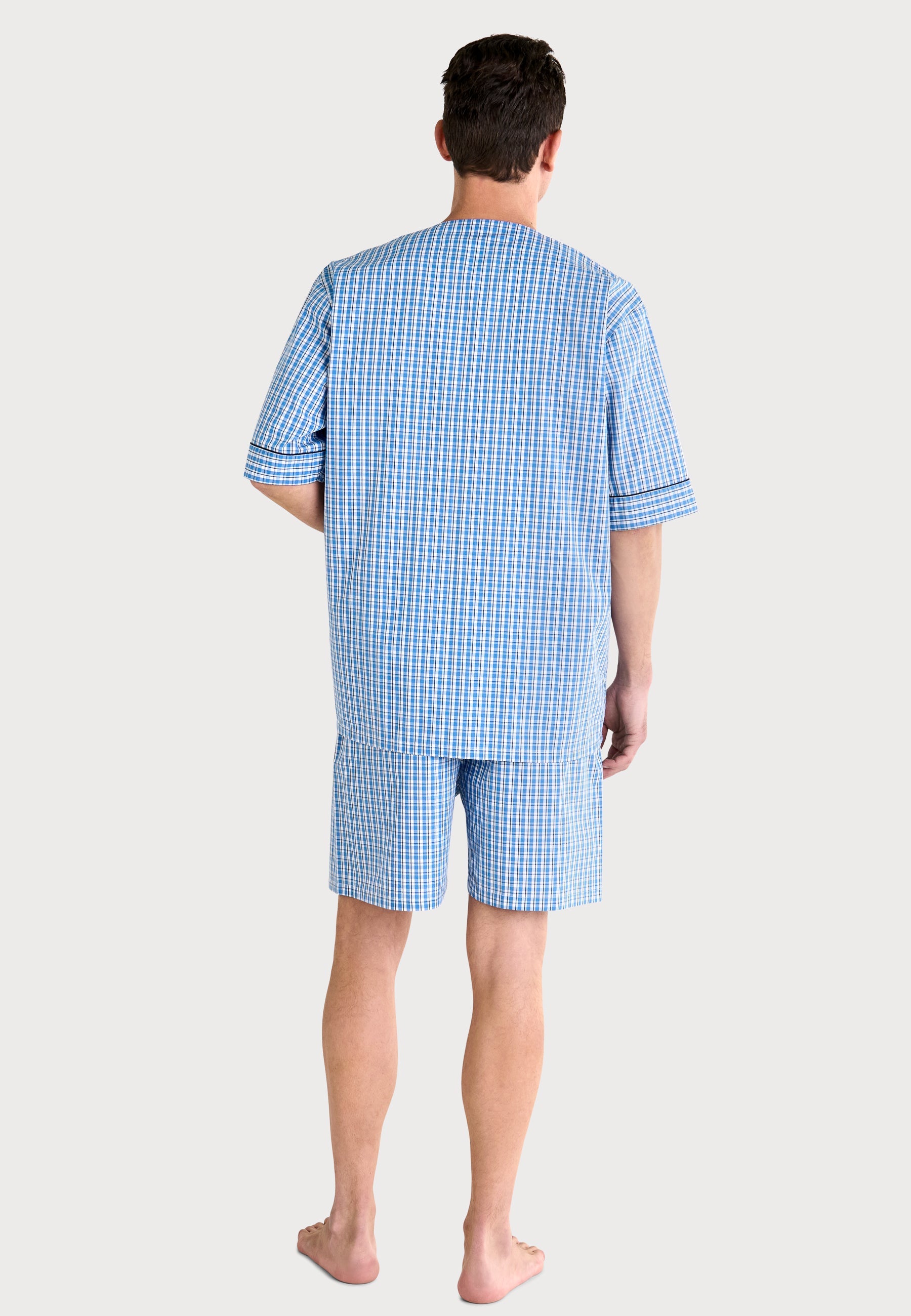 Pijama de hombre de cuadros azul y blanco, corto, de algodón, cómodo y moderno.