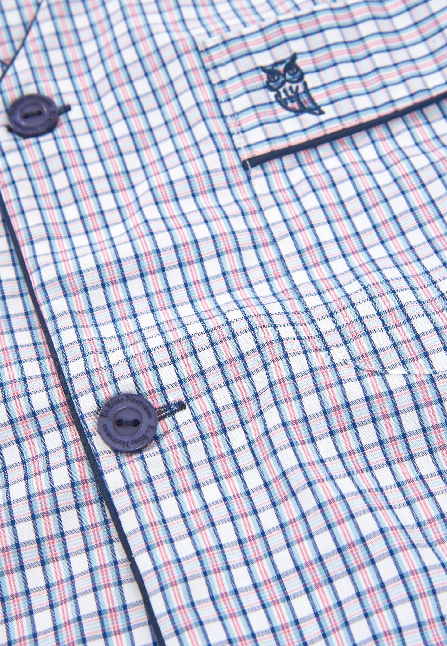 Camisa de cuadros en azul, rojo y blanco, de algodón, con botones y bordado de búho en el bolsillo.