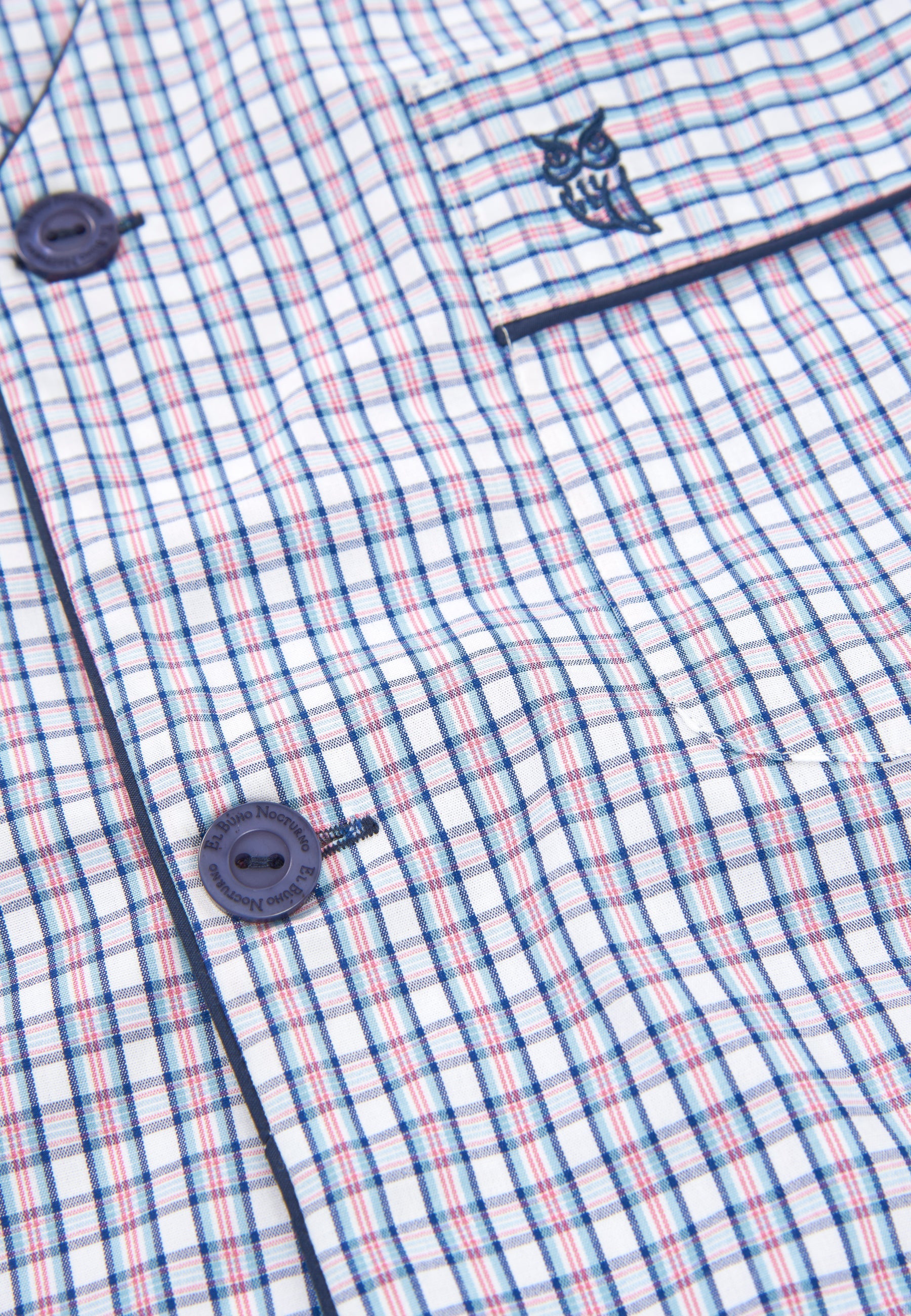 Camisa de cuadros en azul, rojo y blanco, de algodón, con botones y bordado de búho en el bolsillo.
