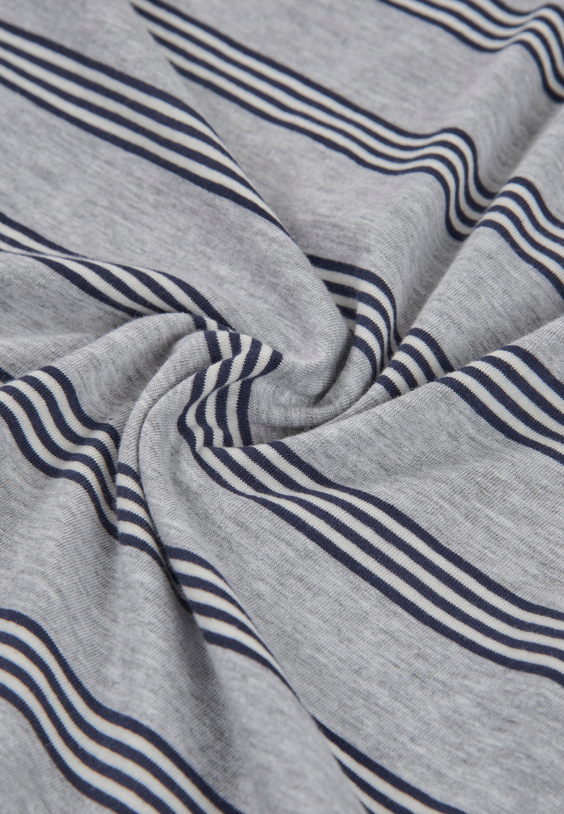 Camisa de algodón gris con rayas azul marino en estilo casual, ideal para uso diario.