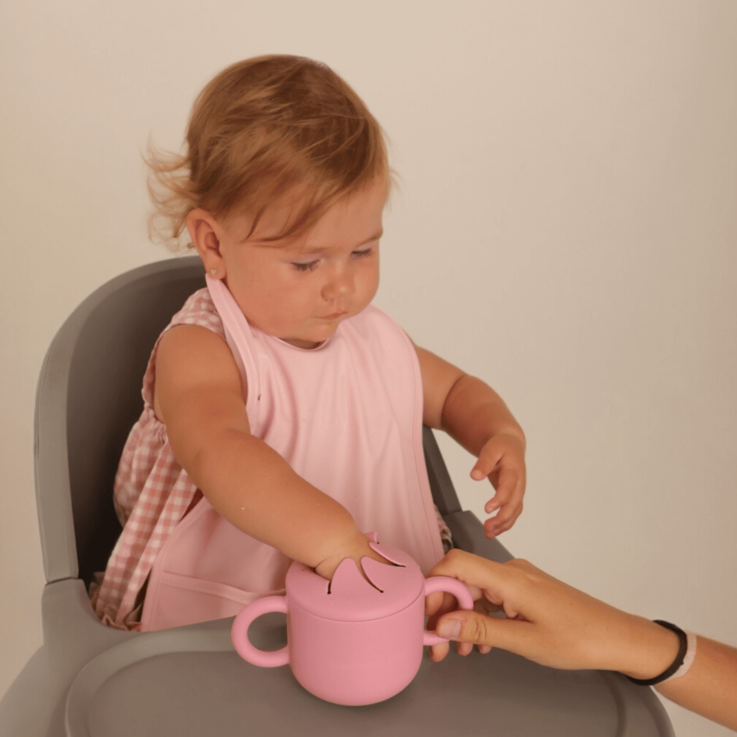 Kit Deluxe Vajilla + Babero BLW Pink 9 Piezas de Silicona orgánica con ventosas Nenina & Co