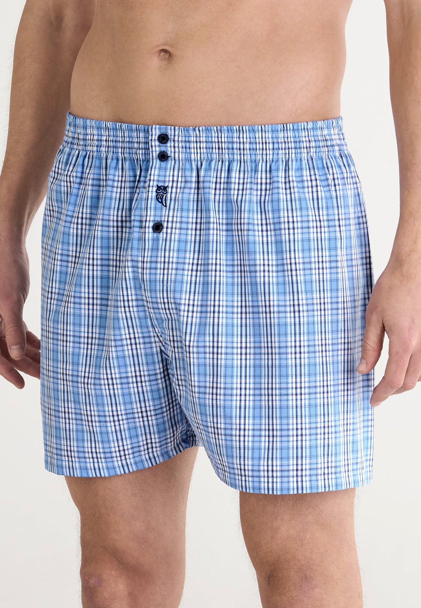Boxer de hombre azul a cuadros, tejido de algodón suave, con botones delanteros y cintura elástica.