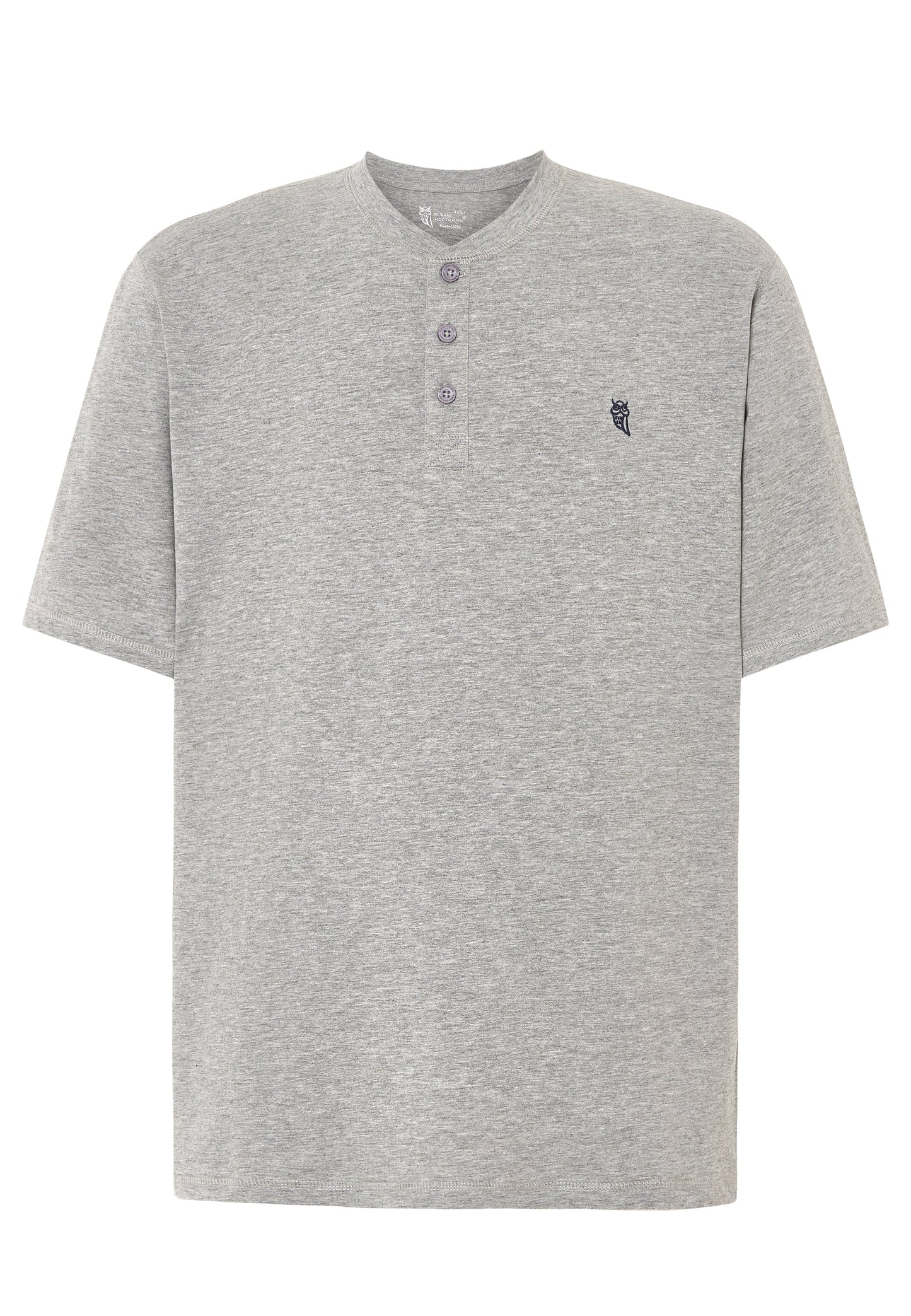 Camiseta gris de algodón, estilo casual con botones y logo bordado en el pecho, comodidad para el día a día.