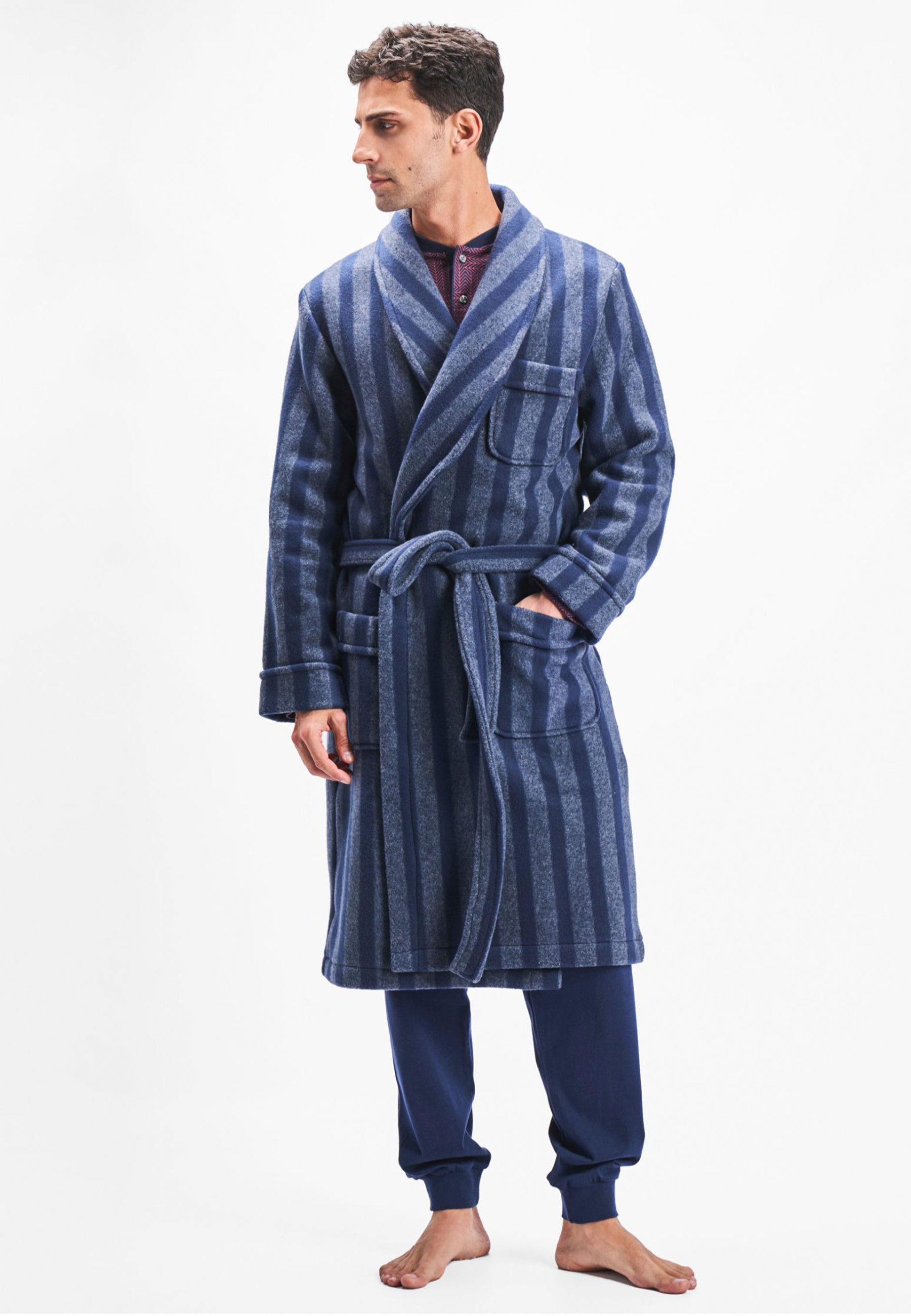 Bata de baño para hombre azul con rayas, de felpa suave, estilo clásico y cómodo, con cinturón y bolsillo.