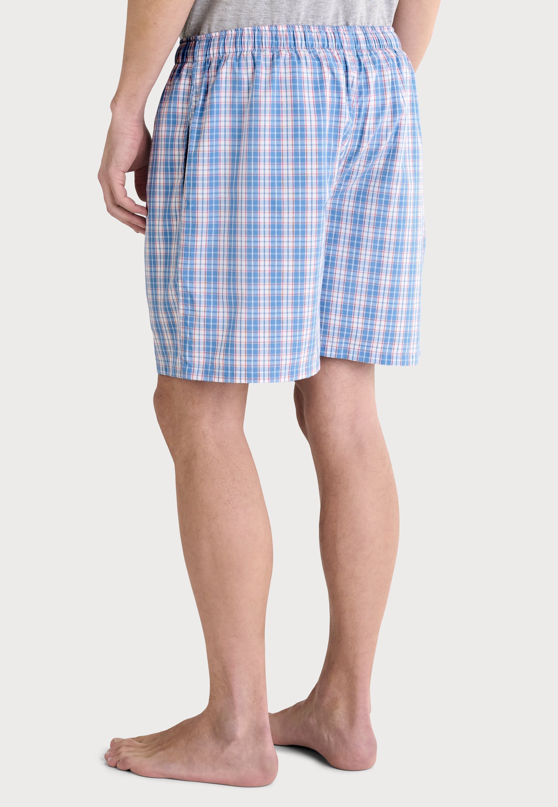 Pantalones cortos de hombre a cuadros en azul y rosa, confeccionados en algodón ligero y cómodo.