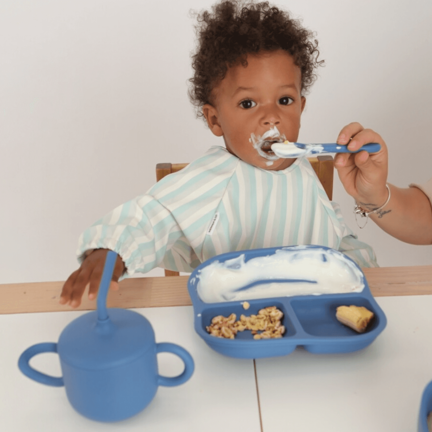 Babero con manga impermeable Vertical Stripes Nenina & Co