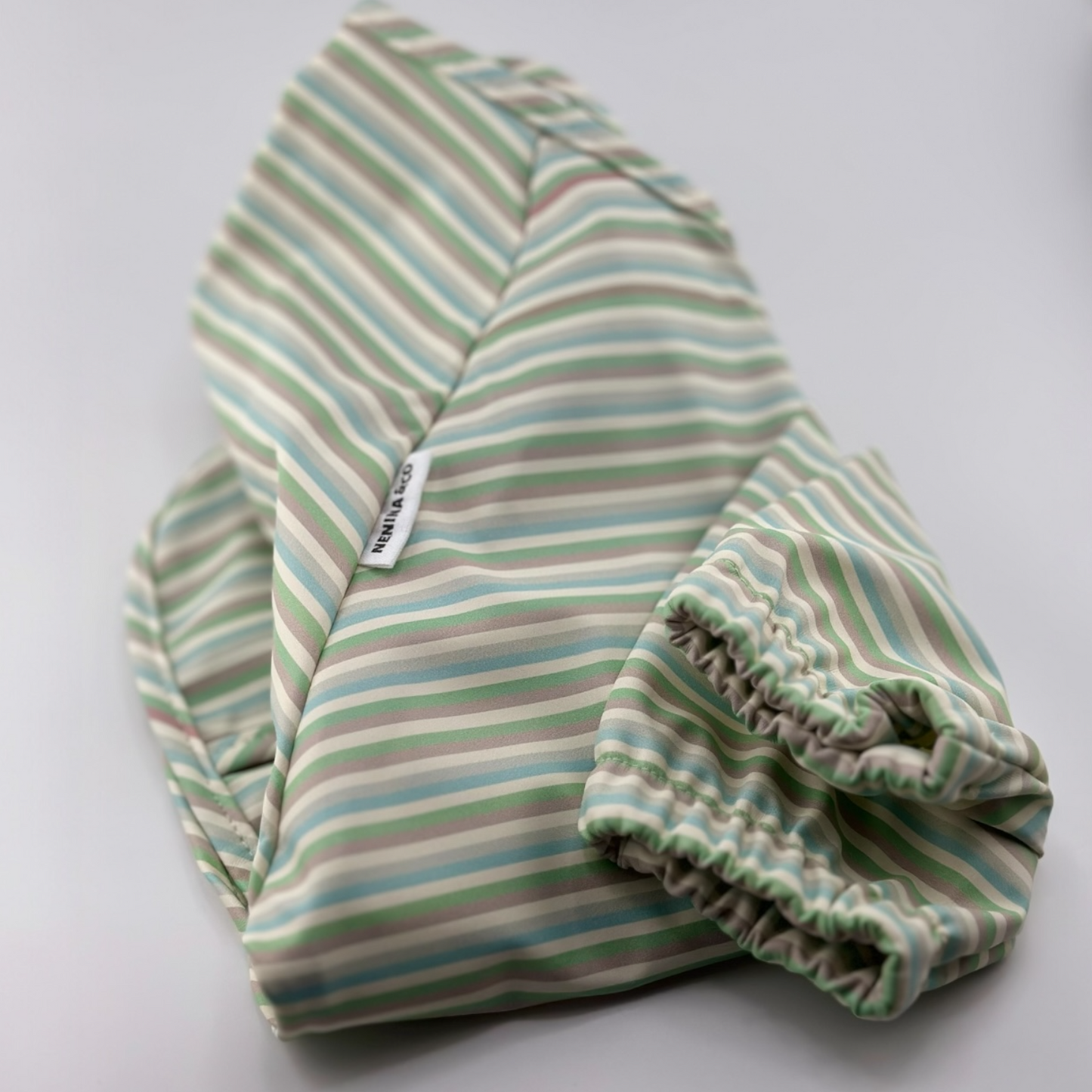 Babero con manga impermeable Horizontal Stripes Nenina & Co