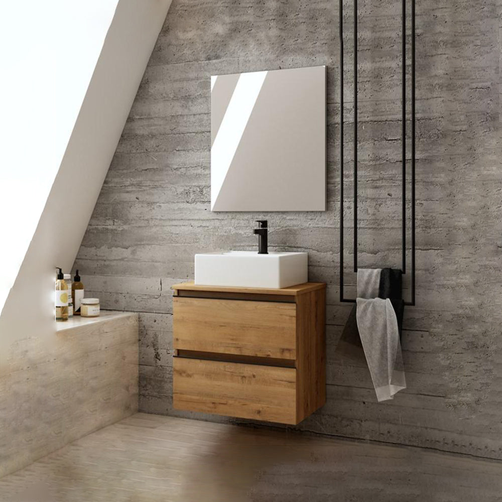 Conjunto Completo Mueble de Baño Encimera Roble Ostippo: transforma tu baño con estilo y funcionalidad. Este mueble suspendido aporta un diseño moderno e industrial con el contraste de Roble Ostippo y tiradores negros. Ideal para baños de todos los tamaños.