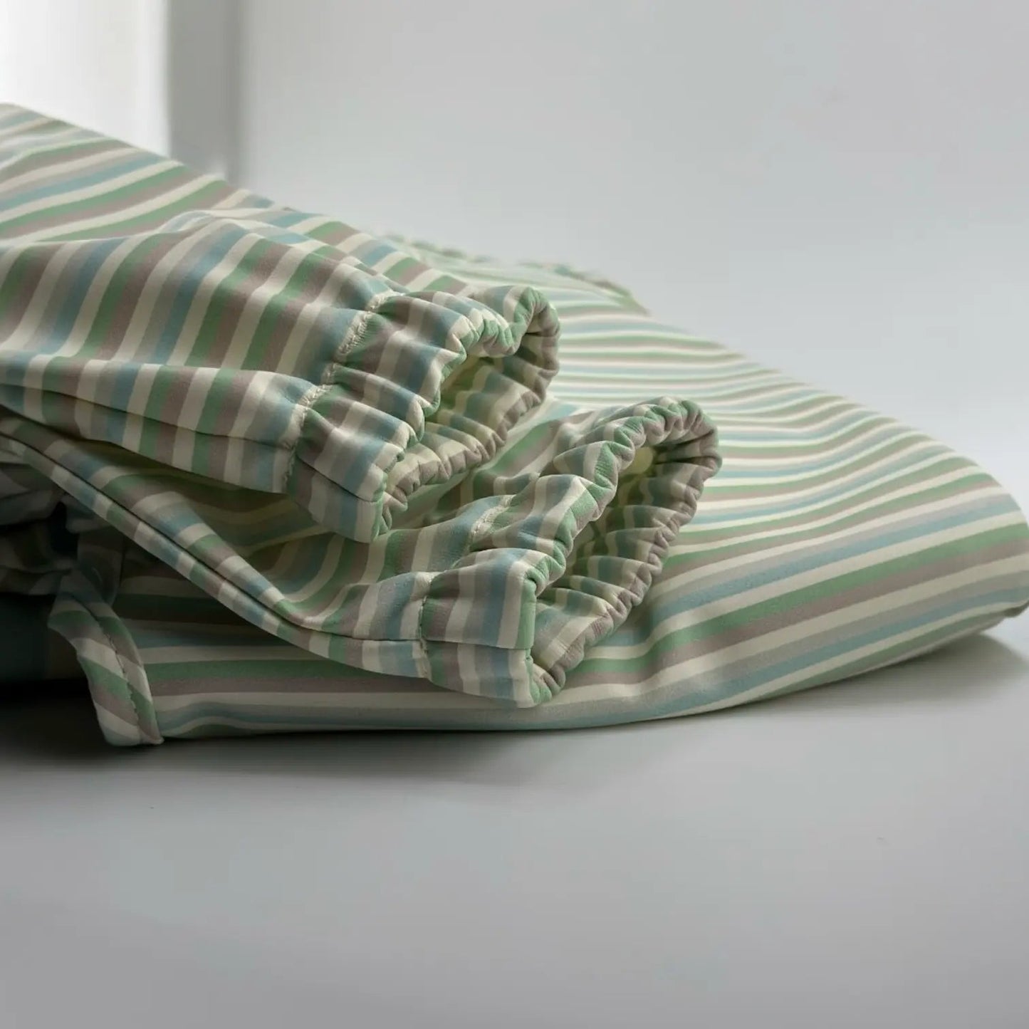 Babero con manga impermeable Horizontal Stripes Nenina & Co