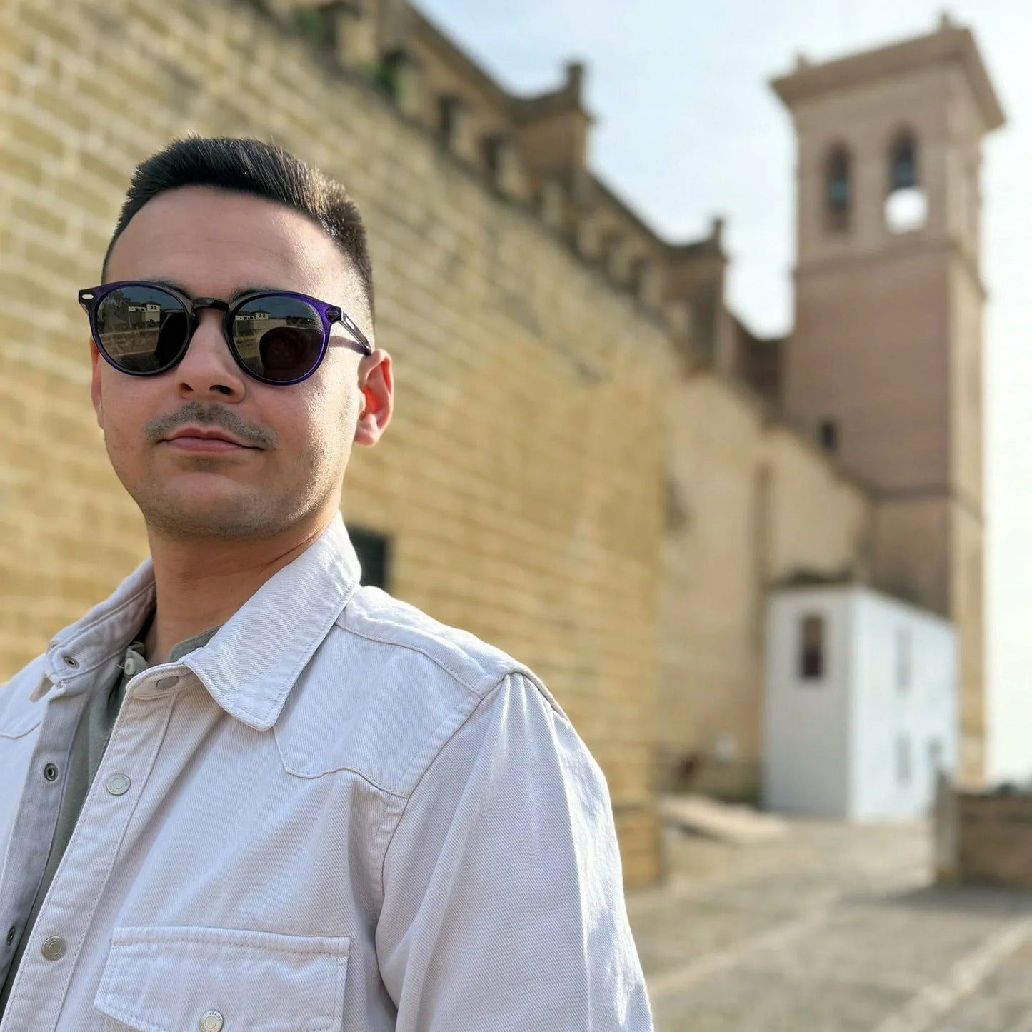 Begur · gafas de sol redondas moradas