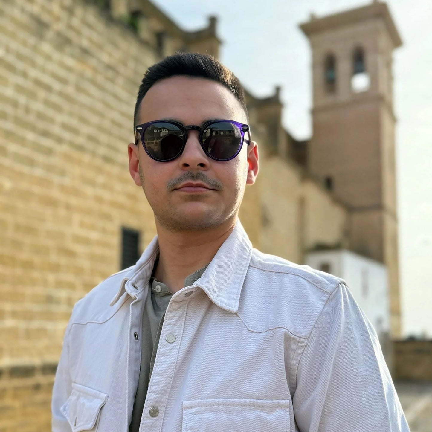 Begur · gafas de sol redondas moradas