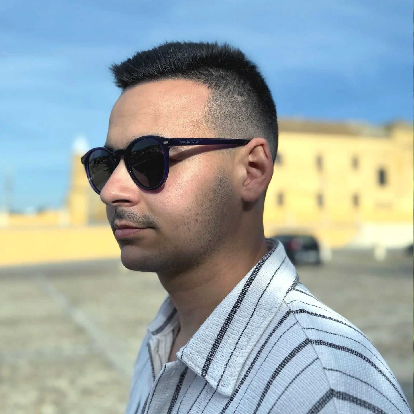 Begur · gafas de sol redondas moradas