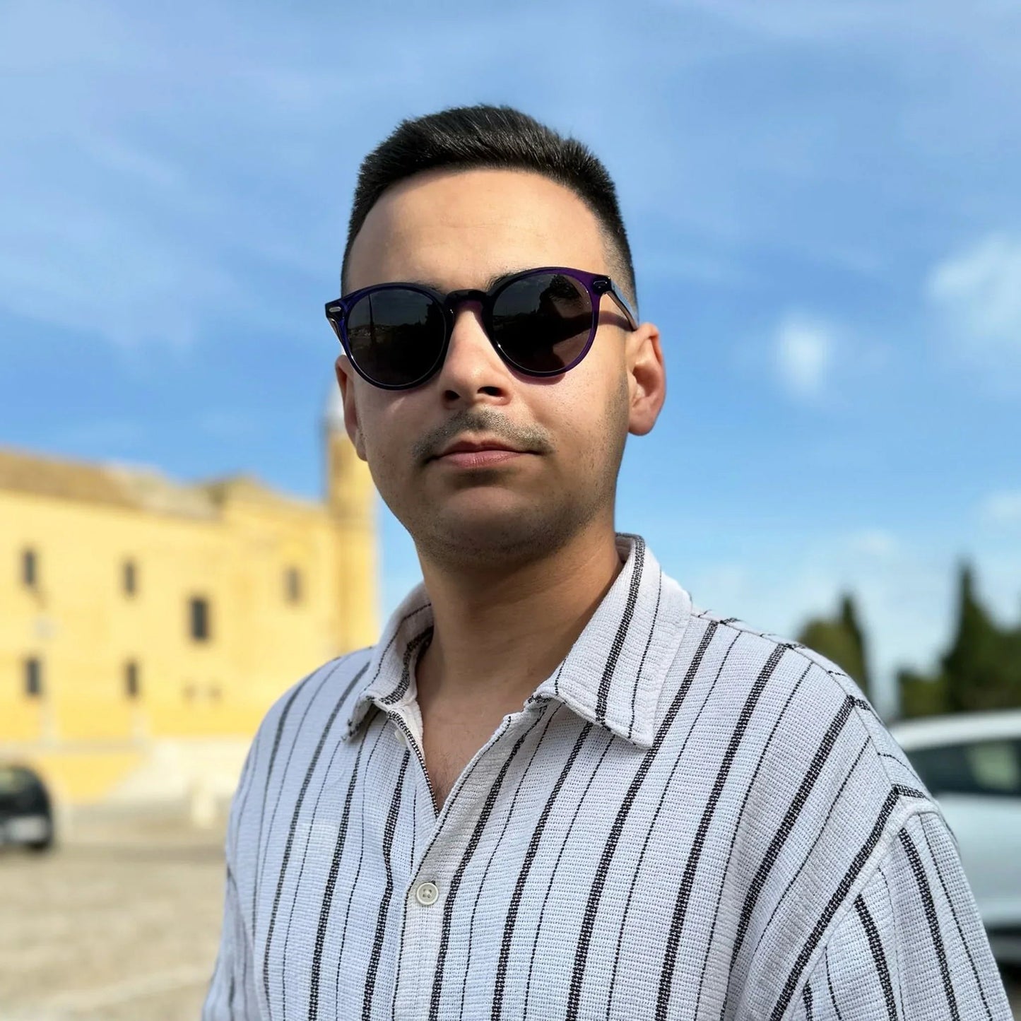 Begur · gafas de sol redondas moradas