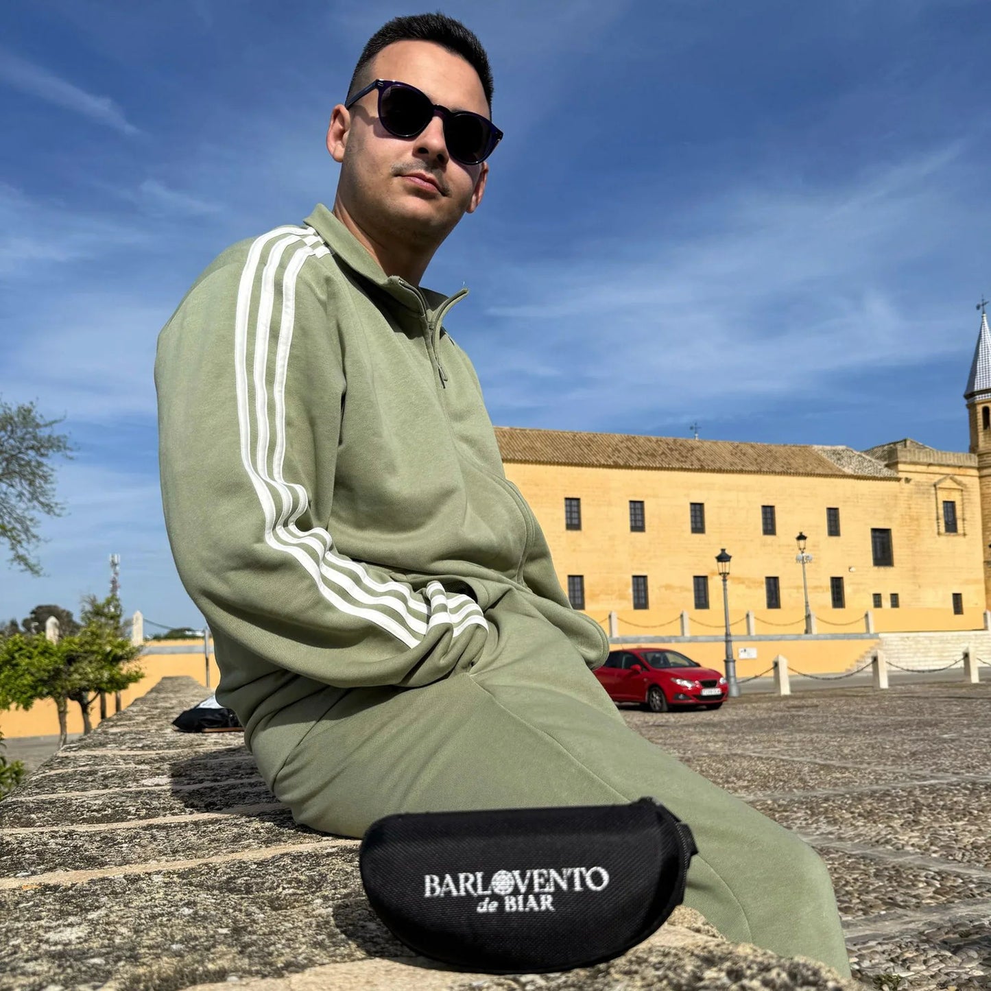 Begur · gafas de sol redondas moradas