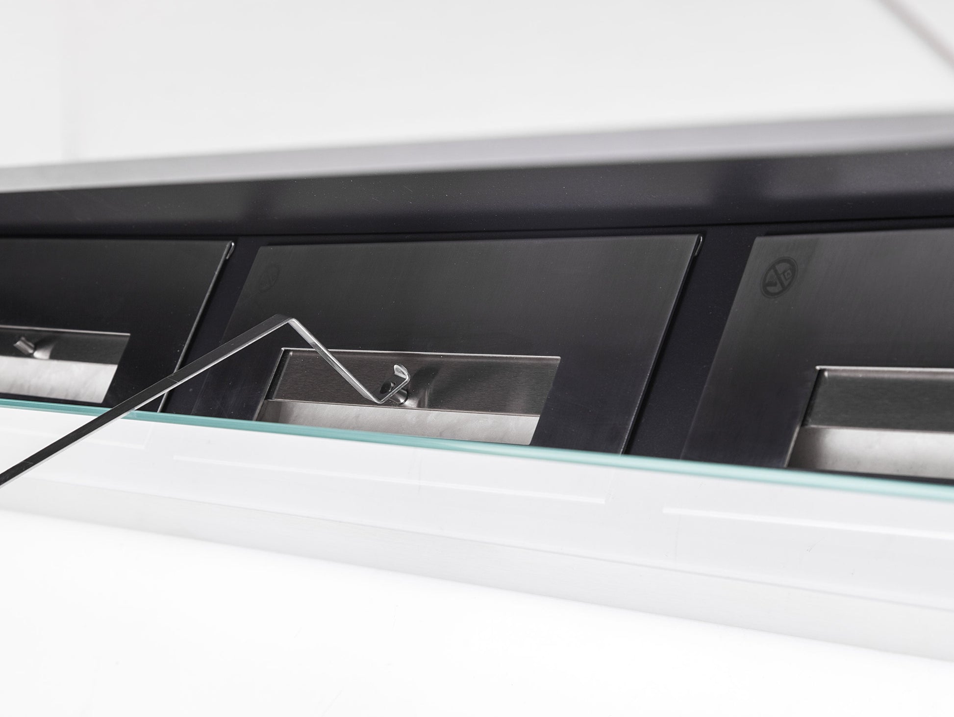 Detalle de los tres quemadores de la Biochimenea mural HÉCATE