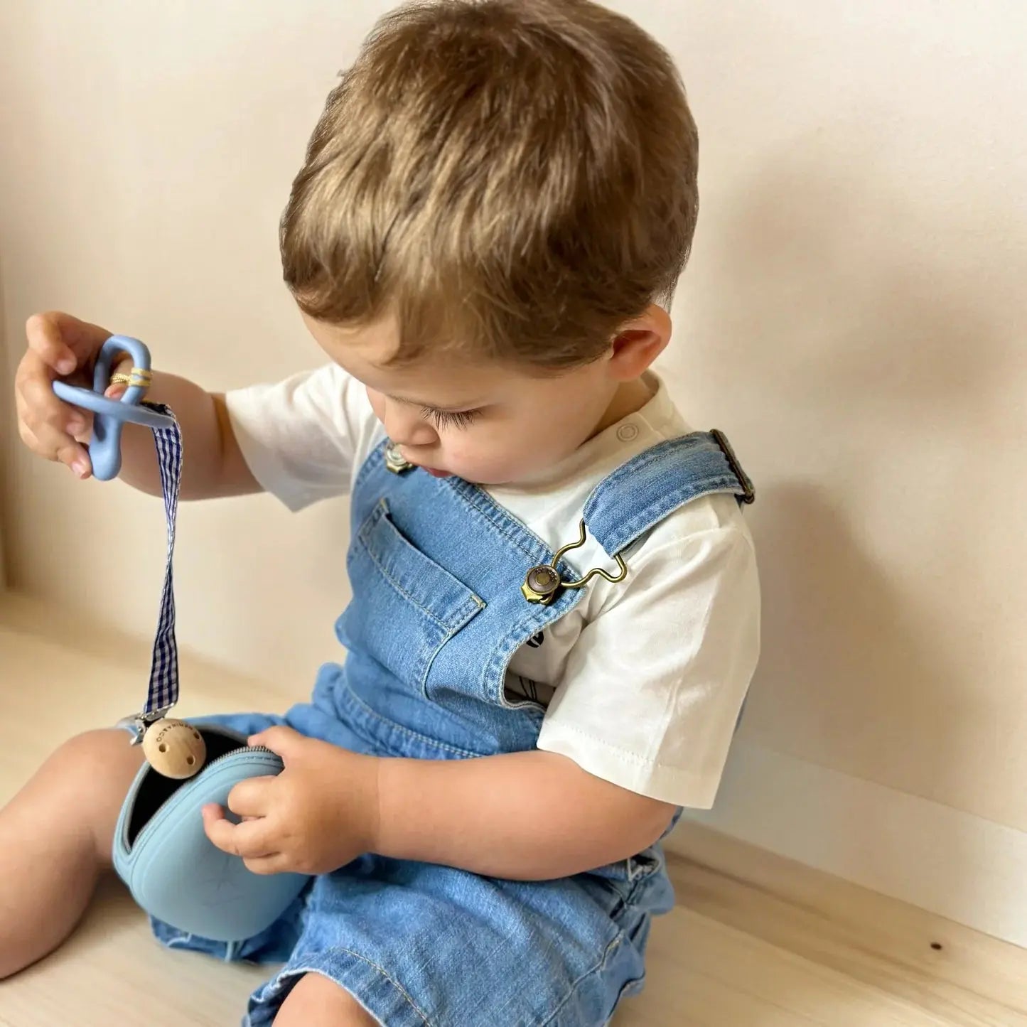 Bolso Maternal + Cambiador + 1 Biberon + 2 Chupetes DIAMOND + Guardachupete + 2 Chupeteros DIAMOND Nenina & Co