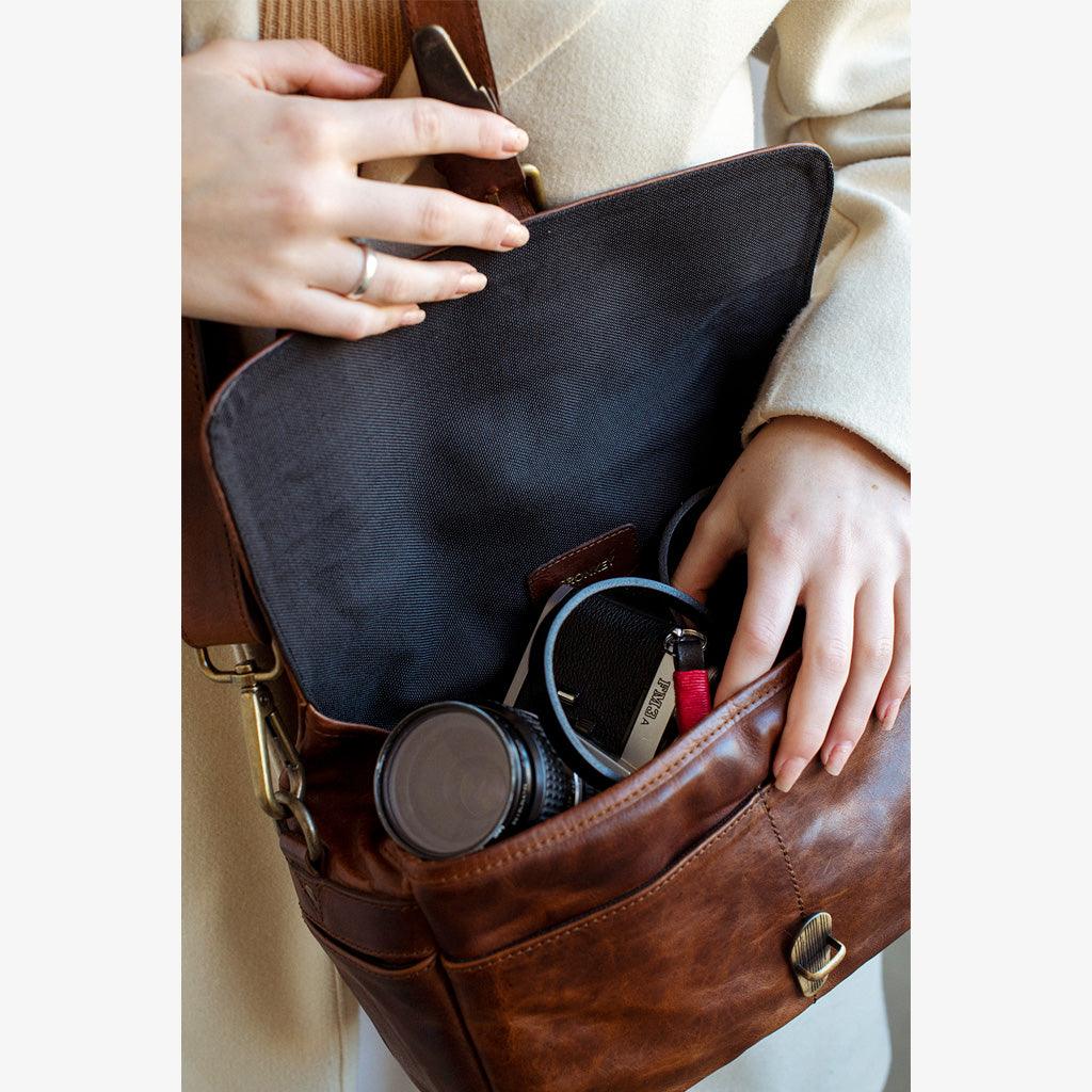 Handmade leather camera bag with vintage style and cognac finish