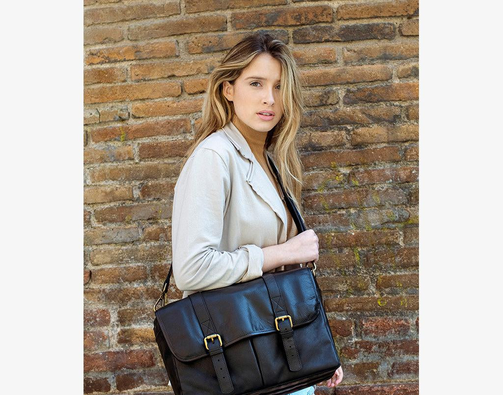 Bolso de Cuero Negro Roma hecho a mano con materiales de alta calidad, funcional para portar portátil, cámara, accesorios y mantener la organización diaria