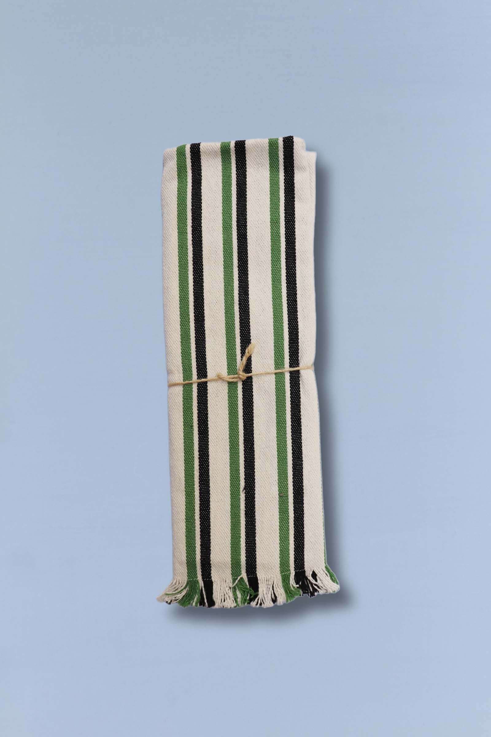 (producto enrollado): Camino de mesa rayas verdes y blancas tejido morellano con flecos artesanales
