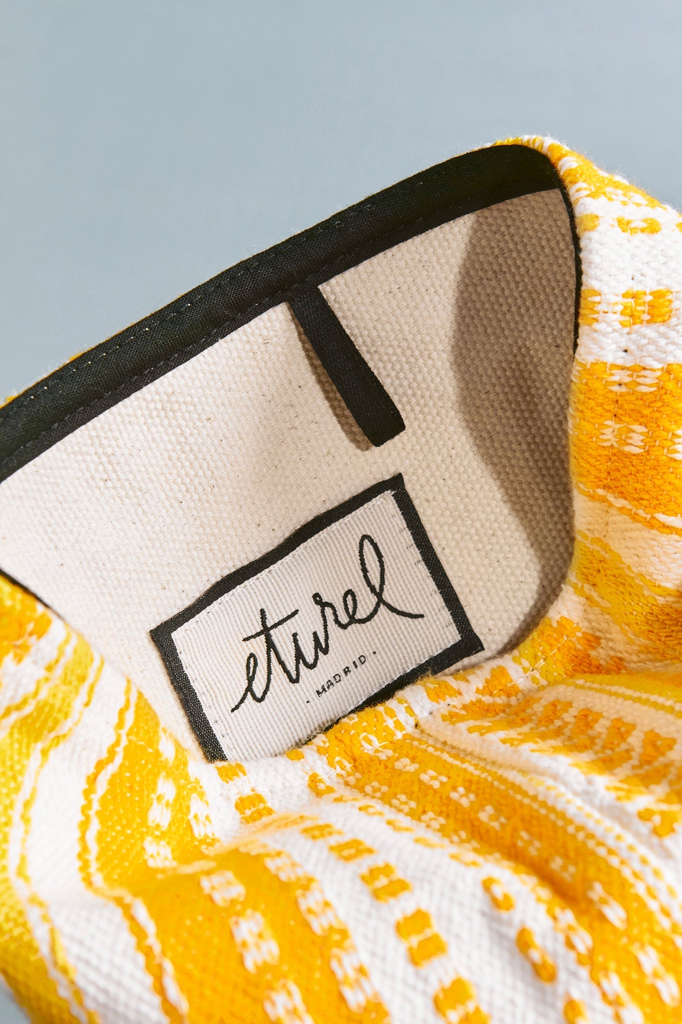 Cesto alpujarra azul y amarillo