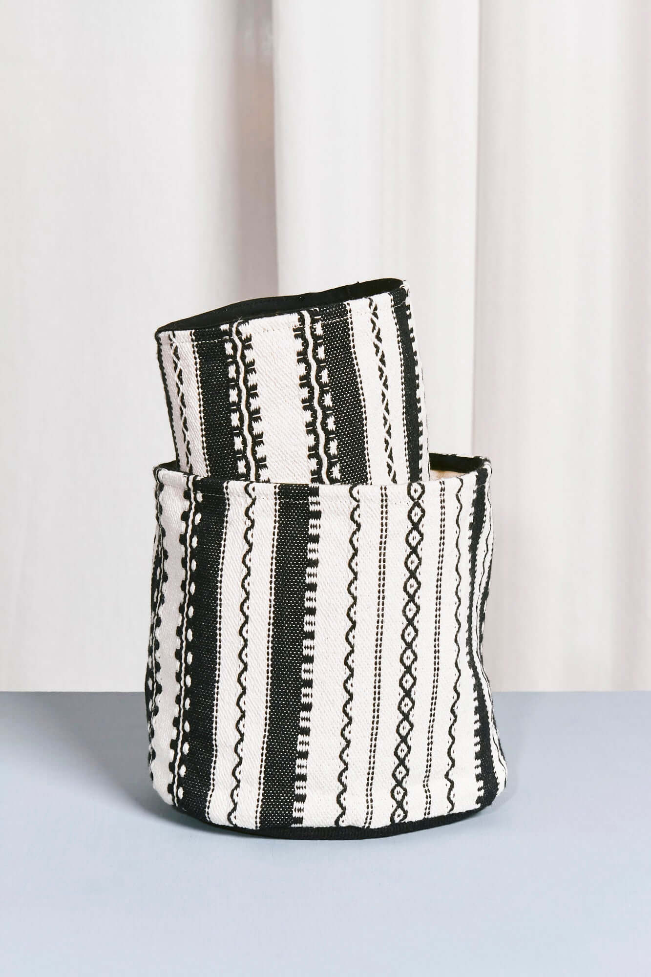 Cesto alpujarra blanco y negro