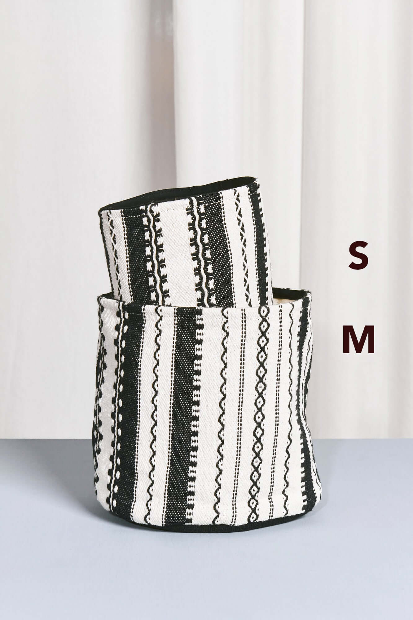 Cesto alpujarra blanco y negro